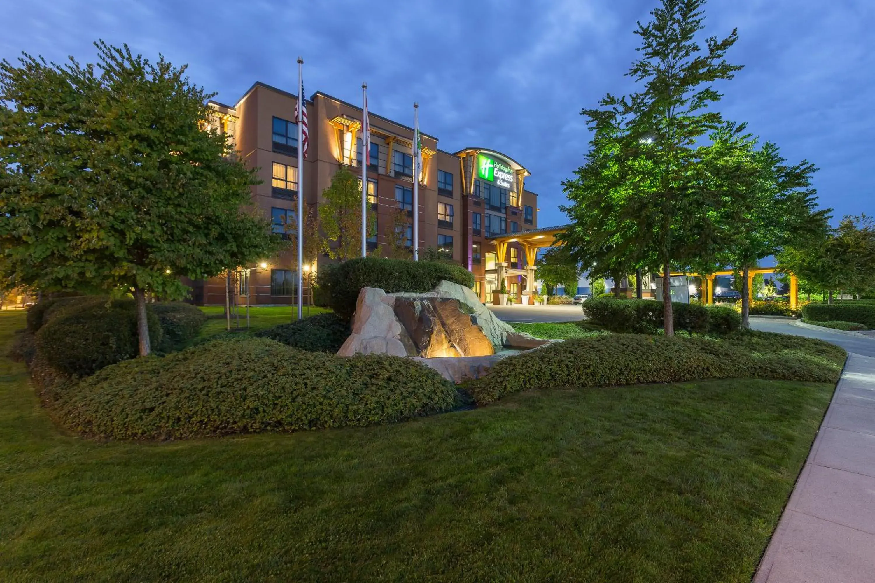 Property building in Holiday Inn Express & Suites Riverport Richmond by IHG Property building in Holiday Inn Express & Suites Riverport Richmond by IHG