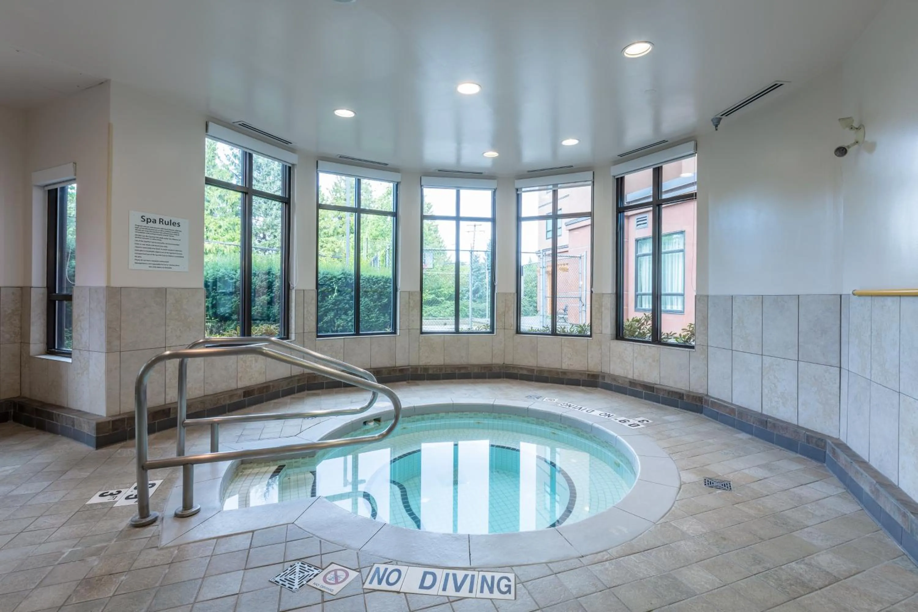 Pool view in Holiday Inn Express & Suites Riverport Richmond by IHG