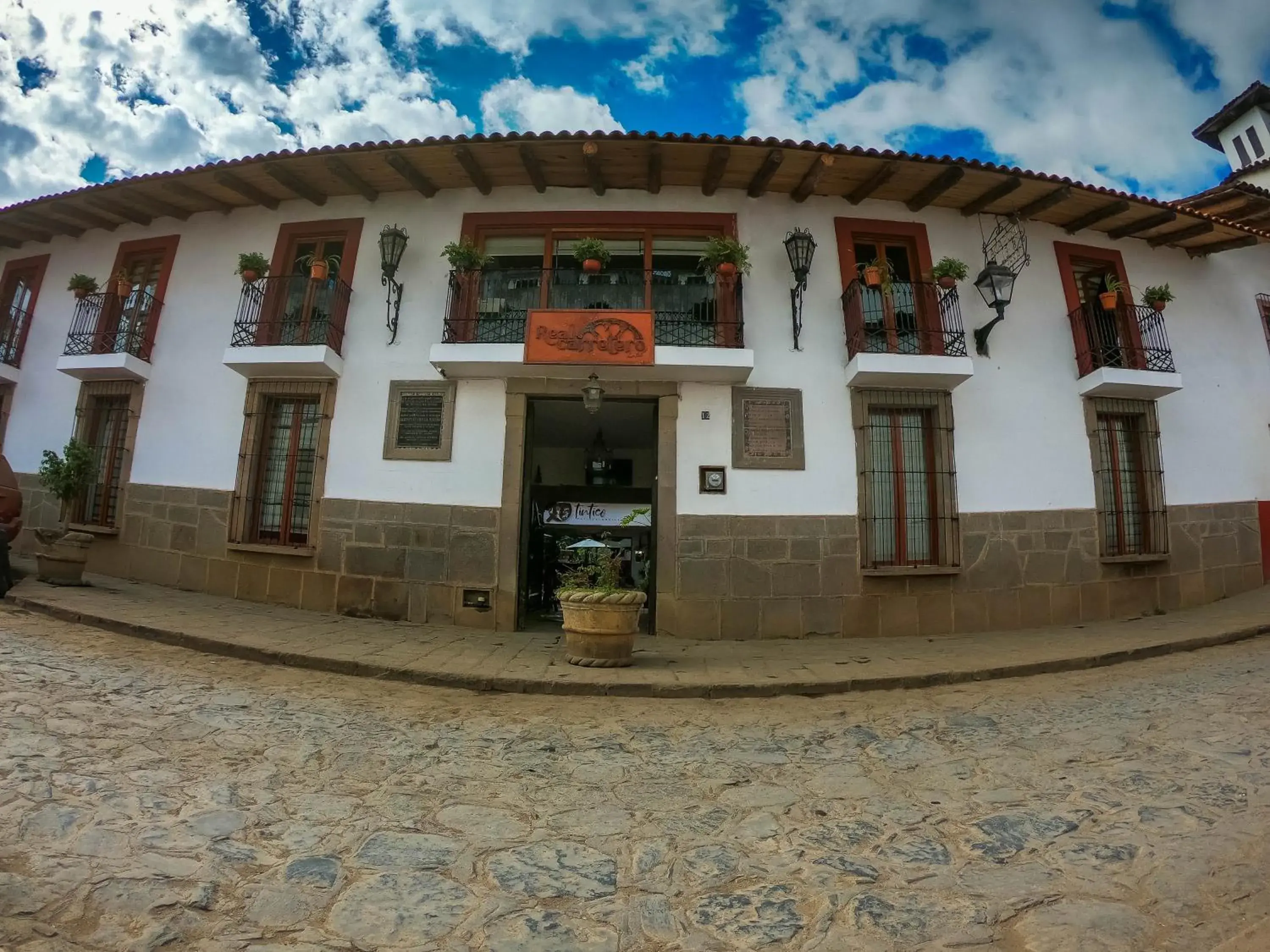 Property building in Real Carretero Property building in Real Carretero