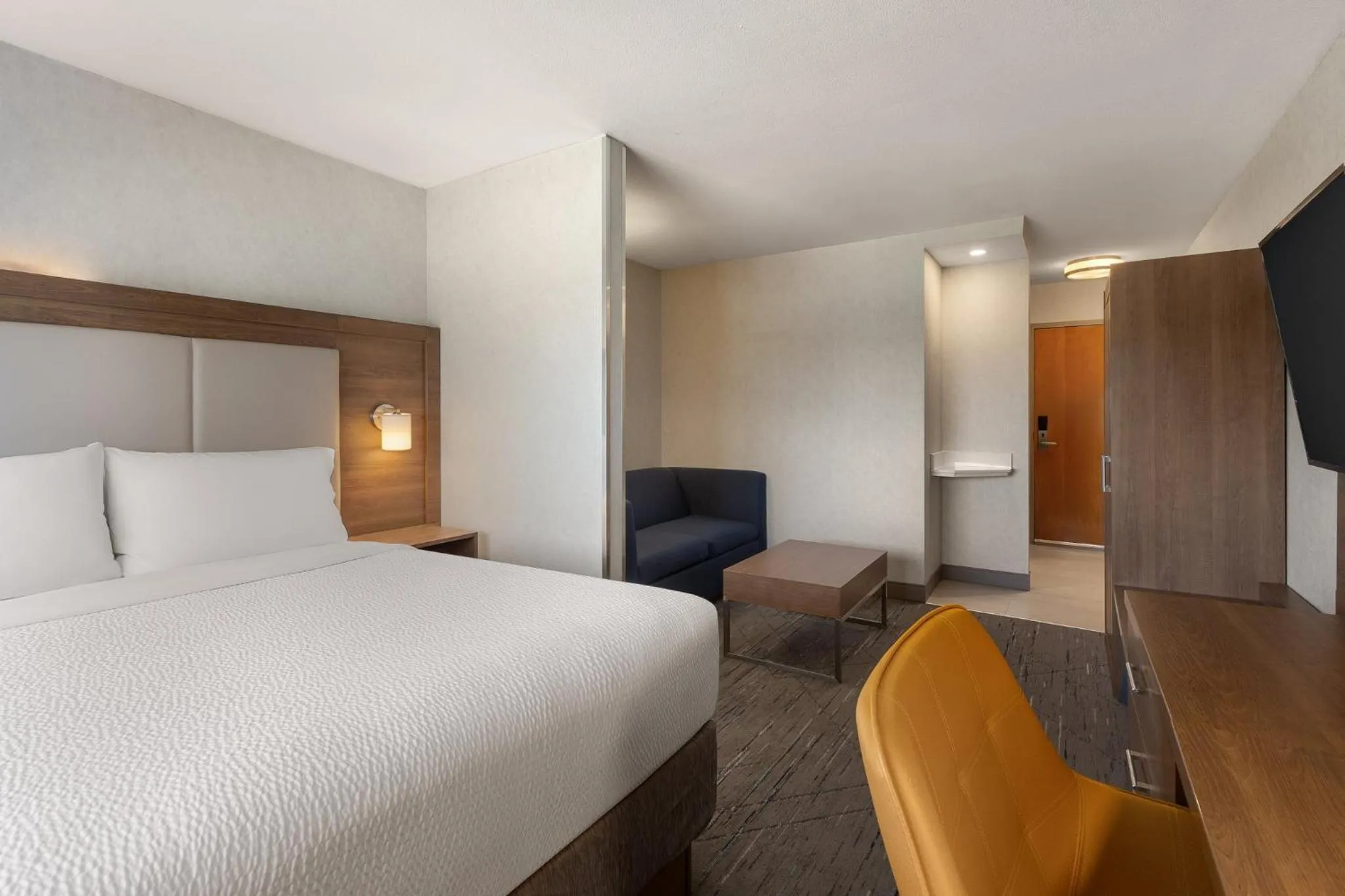 Photo of the whole room, Bed in Holiday Inn Express Vancouver Airport-Richmond by IHG