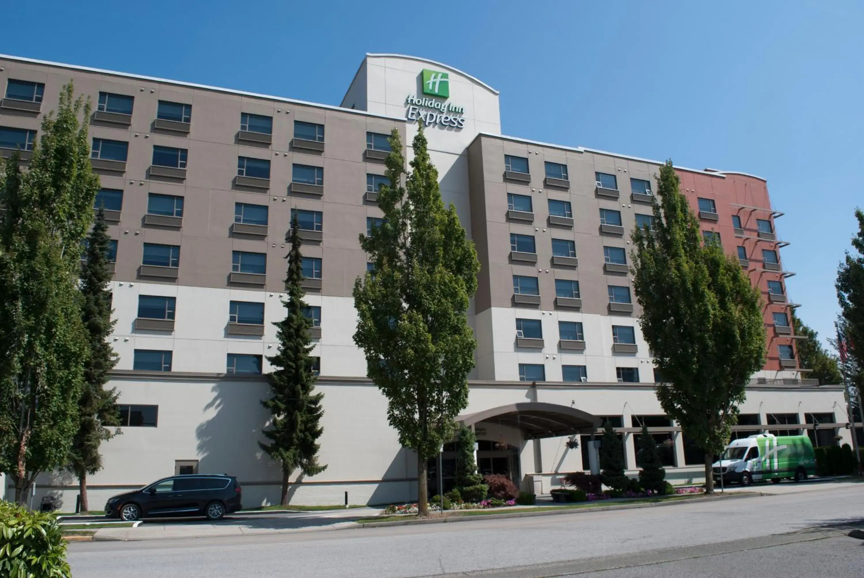 Property building in Holiday Inn Express Vancouver Airport-Richmond by IHG Property building in Holiday Inn Express Vancouver Airport-Richmond by IHG