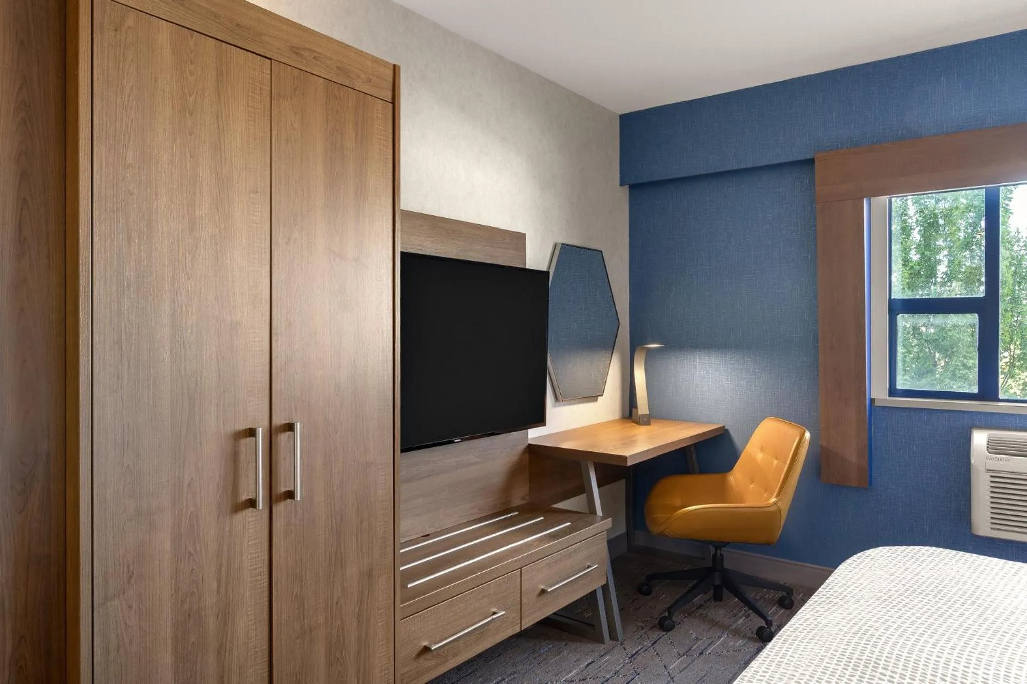 Photo of the whole room, Bed in Holiday Inn Express Vancouver Airport-Richmond by IHG