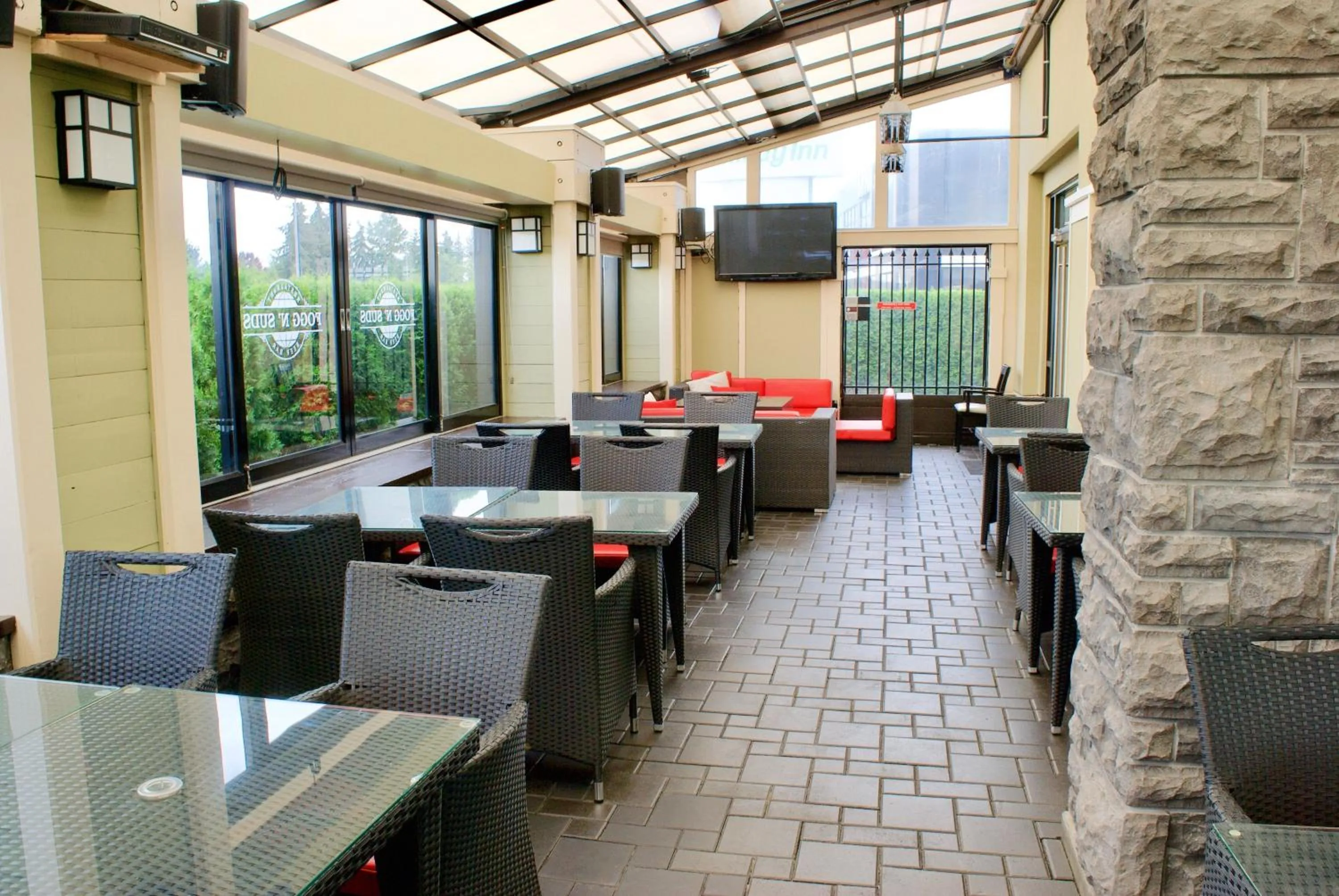 Restaurant/places to eat in Holiday Inn Vancouver Airport Richmond by IHG