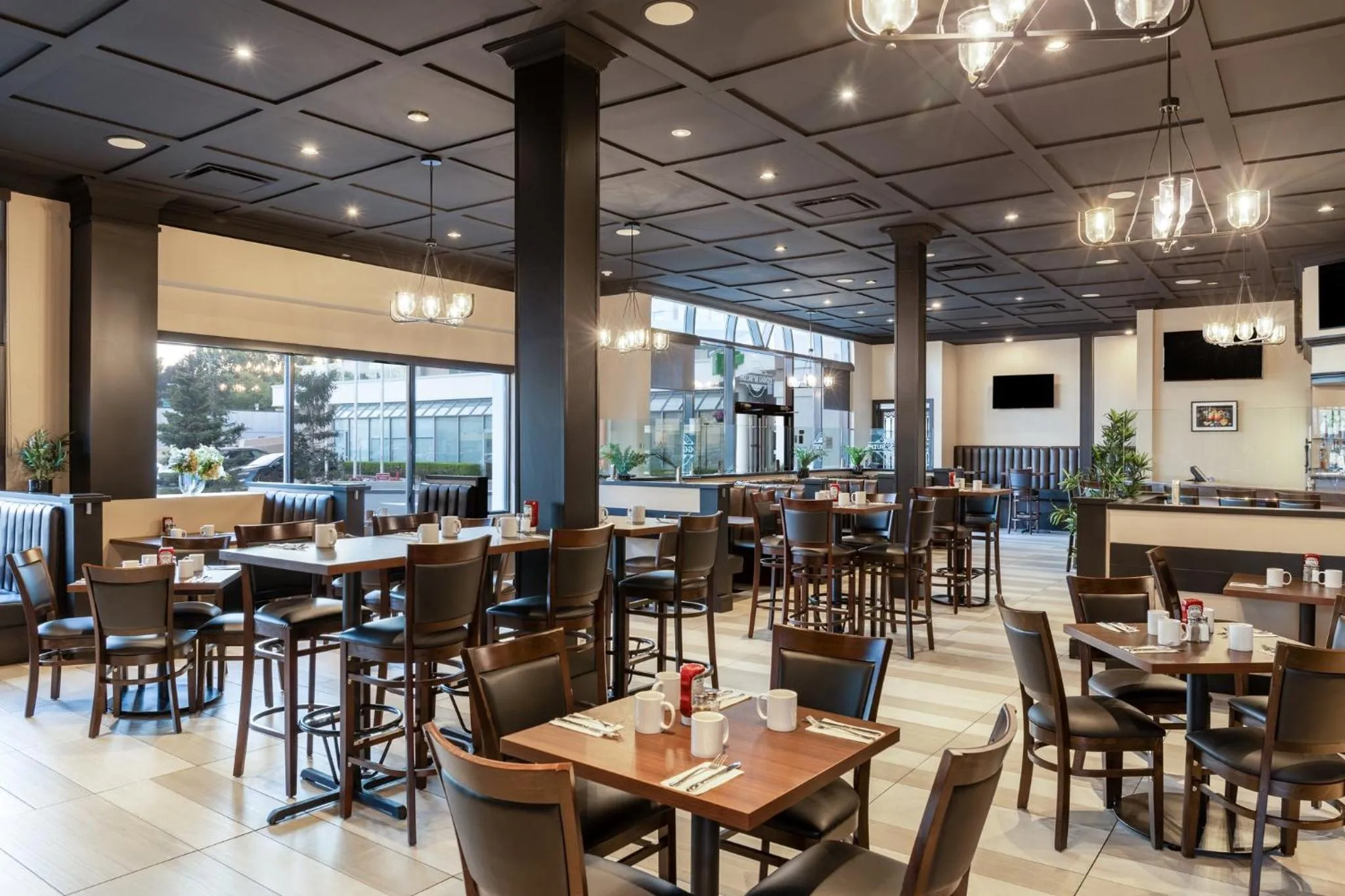 Restaurant/places to eat in Holiday Inn Vancouver Airport Richmond by IHG