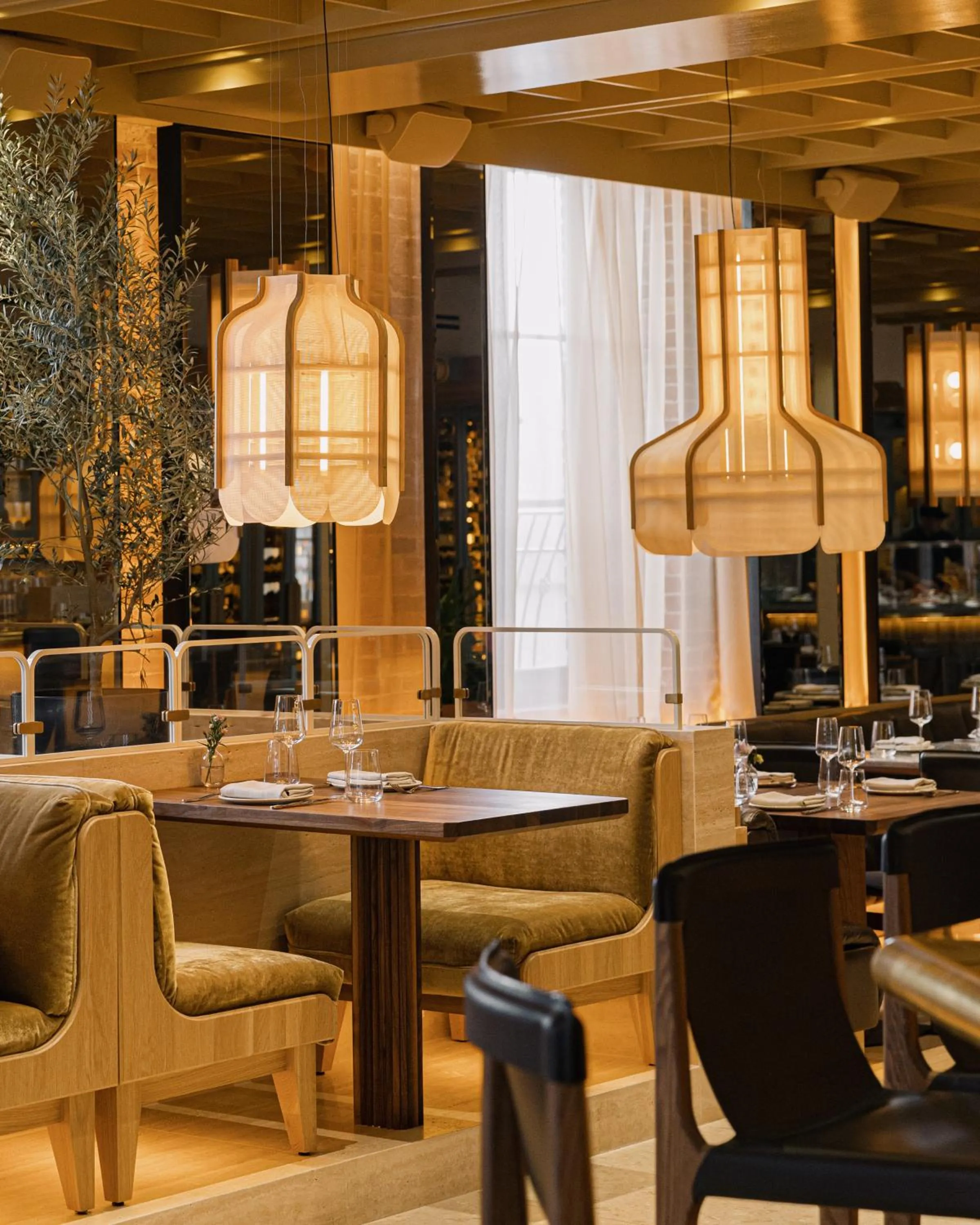 Restaurant/places to eat in Hotel Nelligan