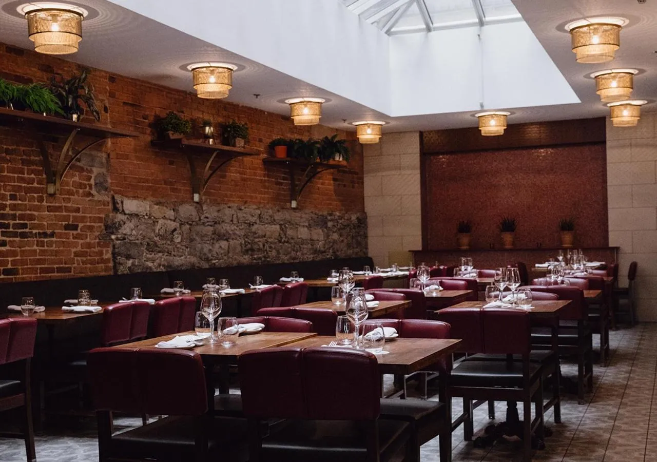 Restaurant/places to eat in Hotel Nelligan