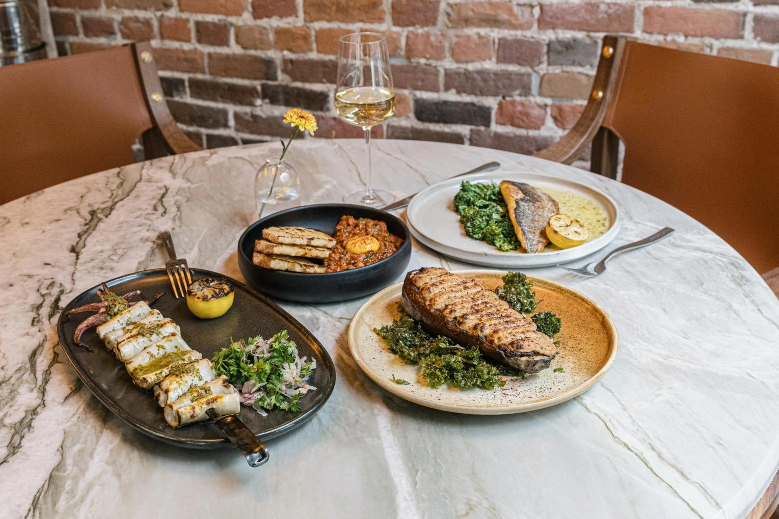 Restaurant/places to eat in Hotel Nelligan