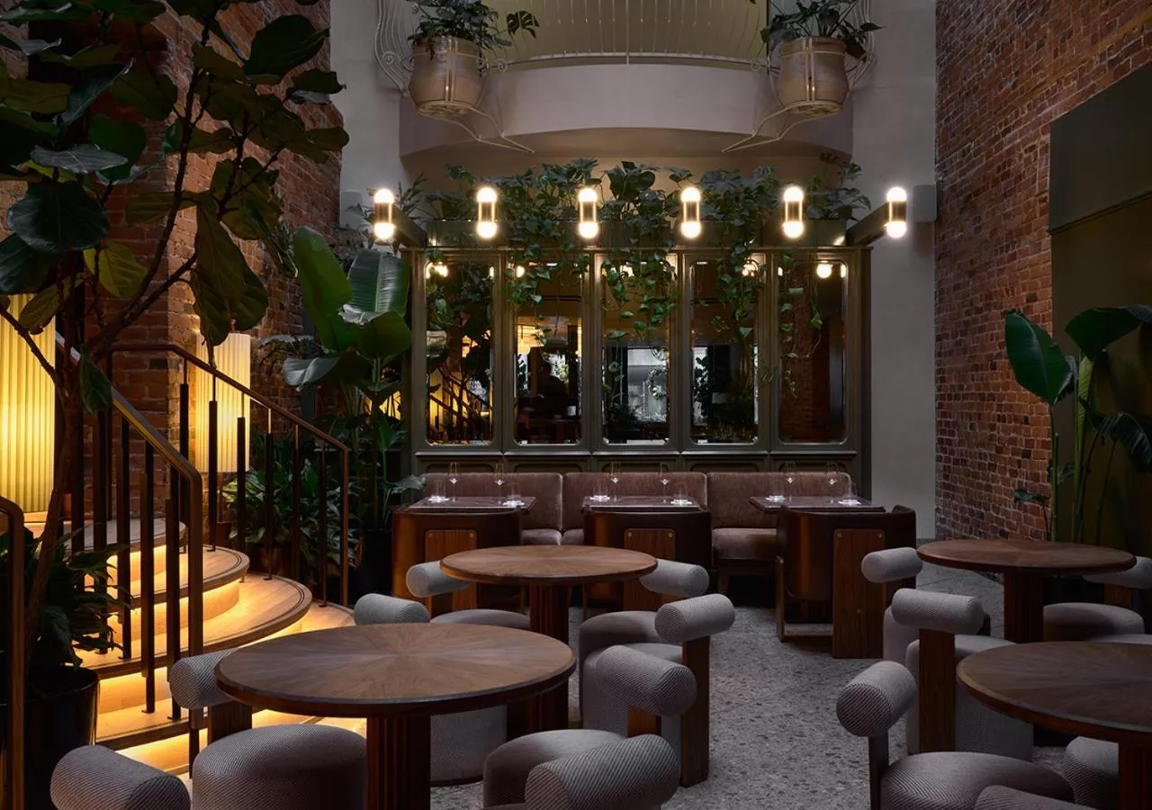 Restaurant/places to eat in Hotel Nelligan