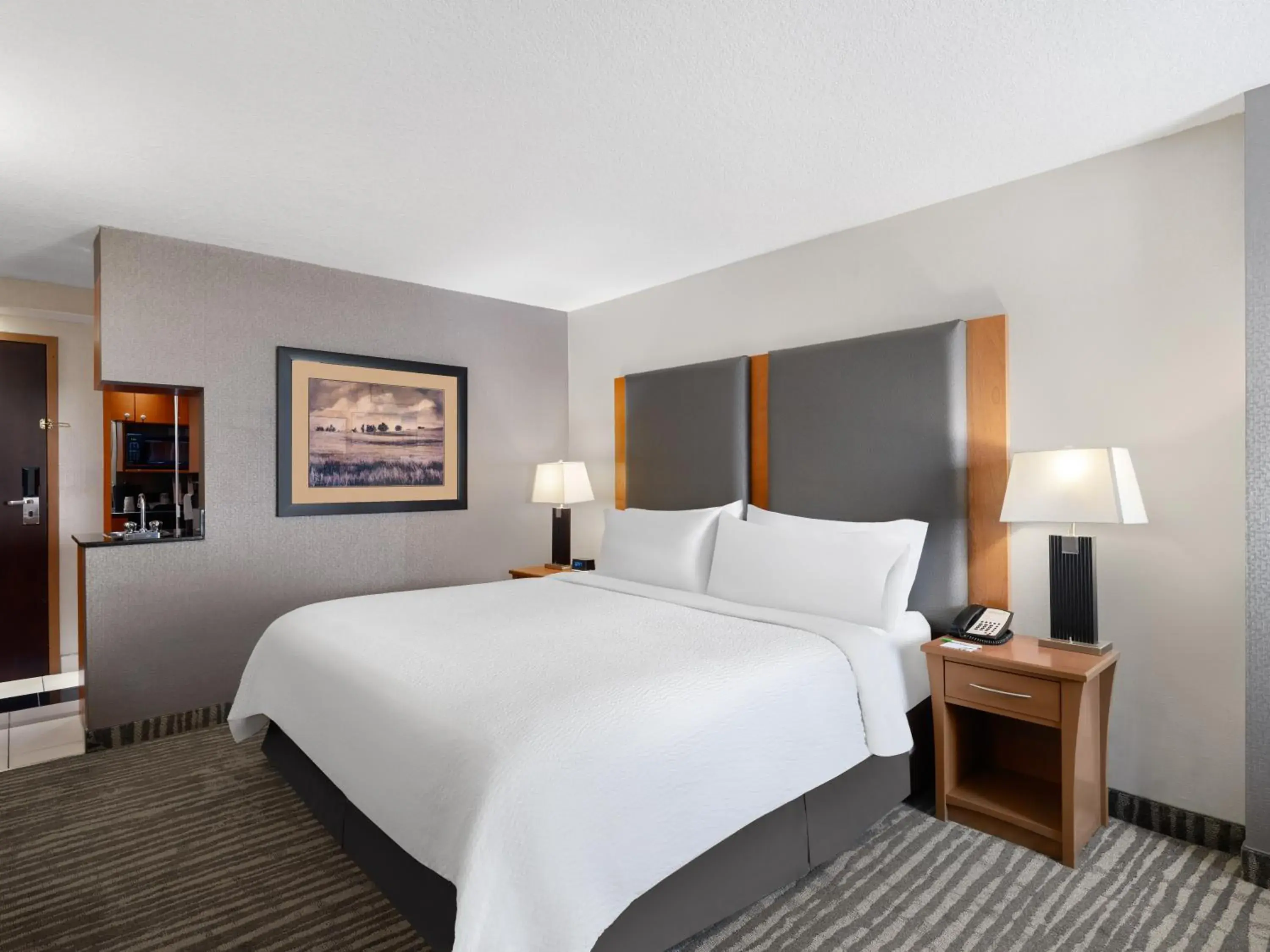 Standard King Room - Top Floor in Holiday Inn Calgary Airport by IHG Standard King Room - Top Floor in Holiday Inn Calgary Airport by IHG