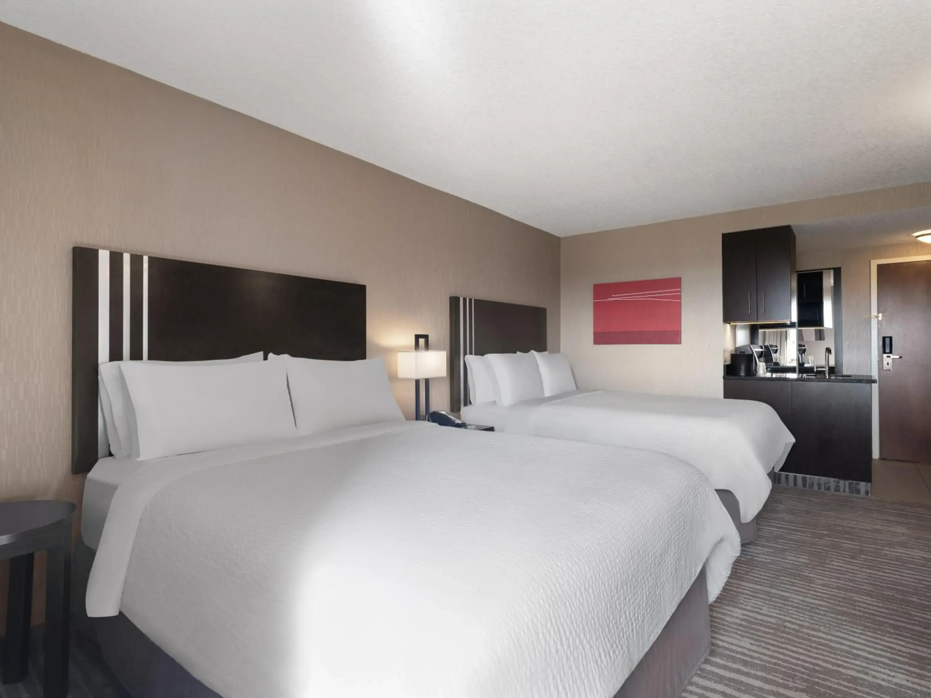 Deluxe Twin Room - Hearing Accessible in Holiday Inn Calgary Airport by IHG Deluxe Twin Room - Hearing Accessible in Holiday Inn Calgary Airport by IHG