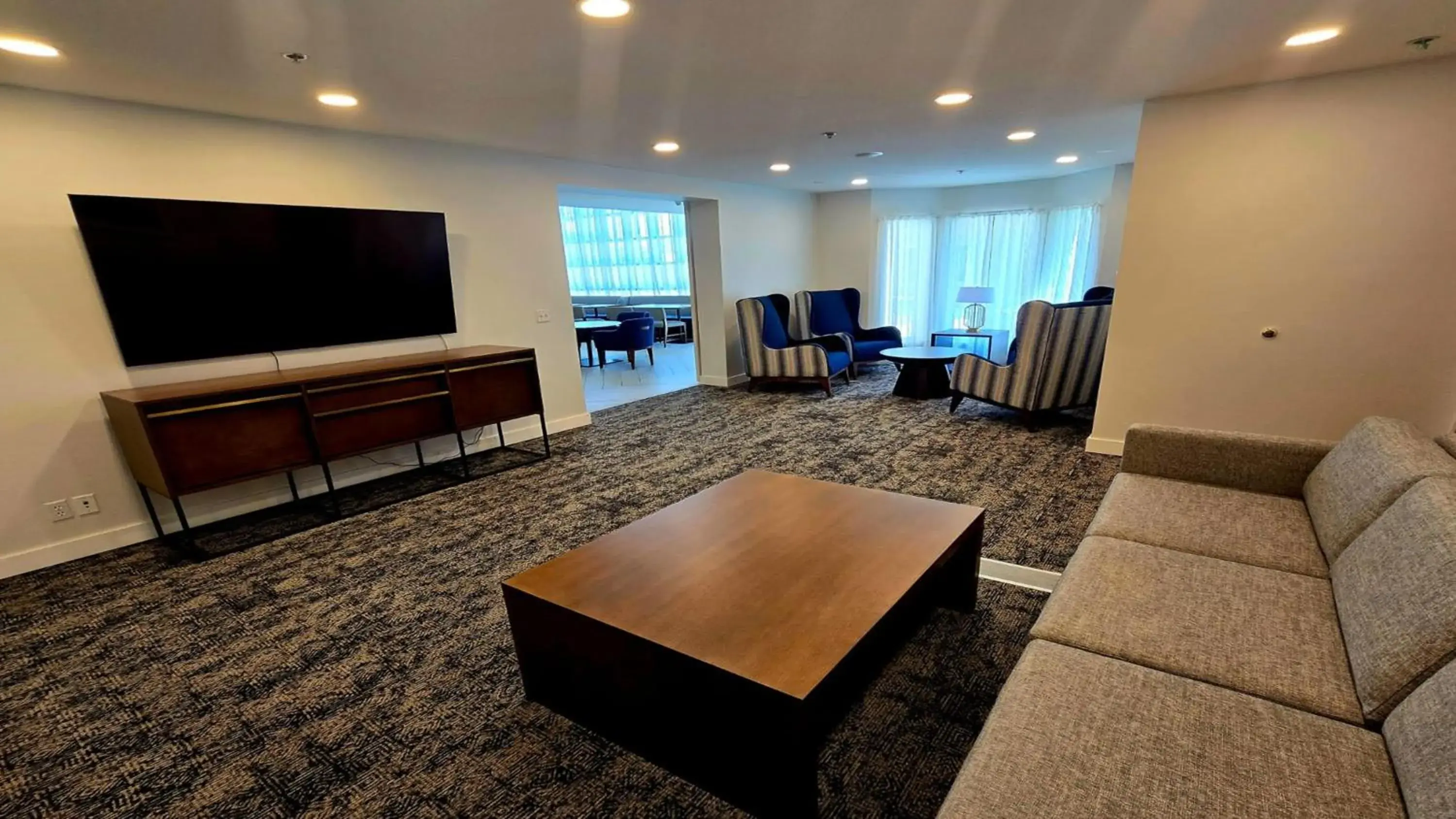 Property building in Staybridge Suites - Calgary Airport by IHG Property building in Staybridge Suites - Calgary Airport by IHG