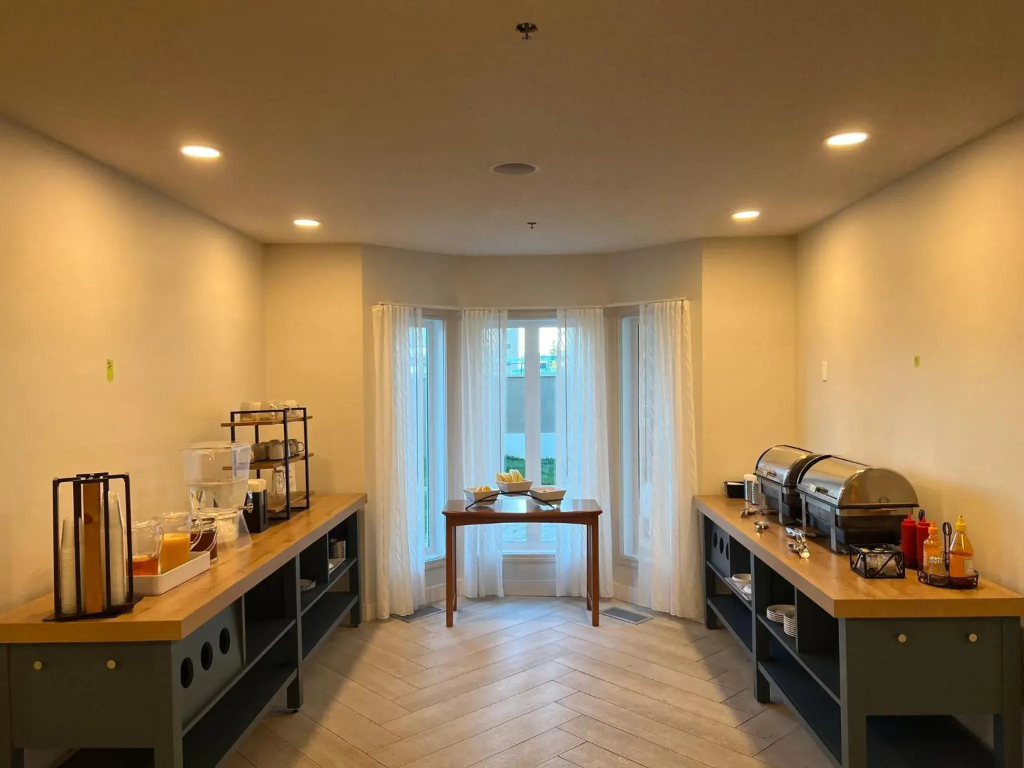 Breakfast in Staybridge Suites - Calgary Airport by IHG Breakfast in Staybridge Suites - Calgary Airport by IHG