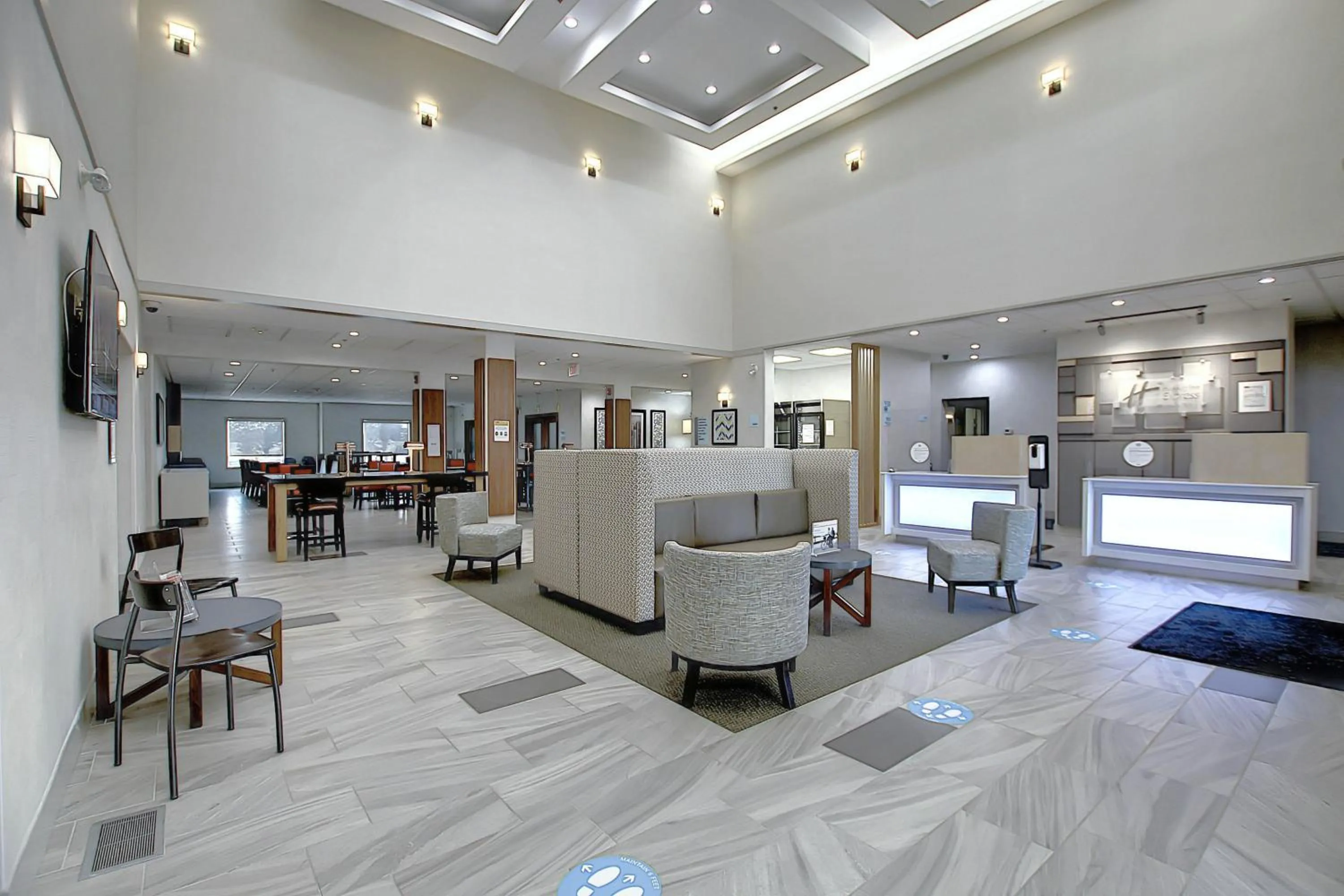 Property building in Holiday Inn Express Airport Calgary by IHG