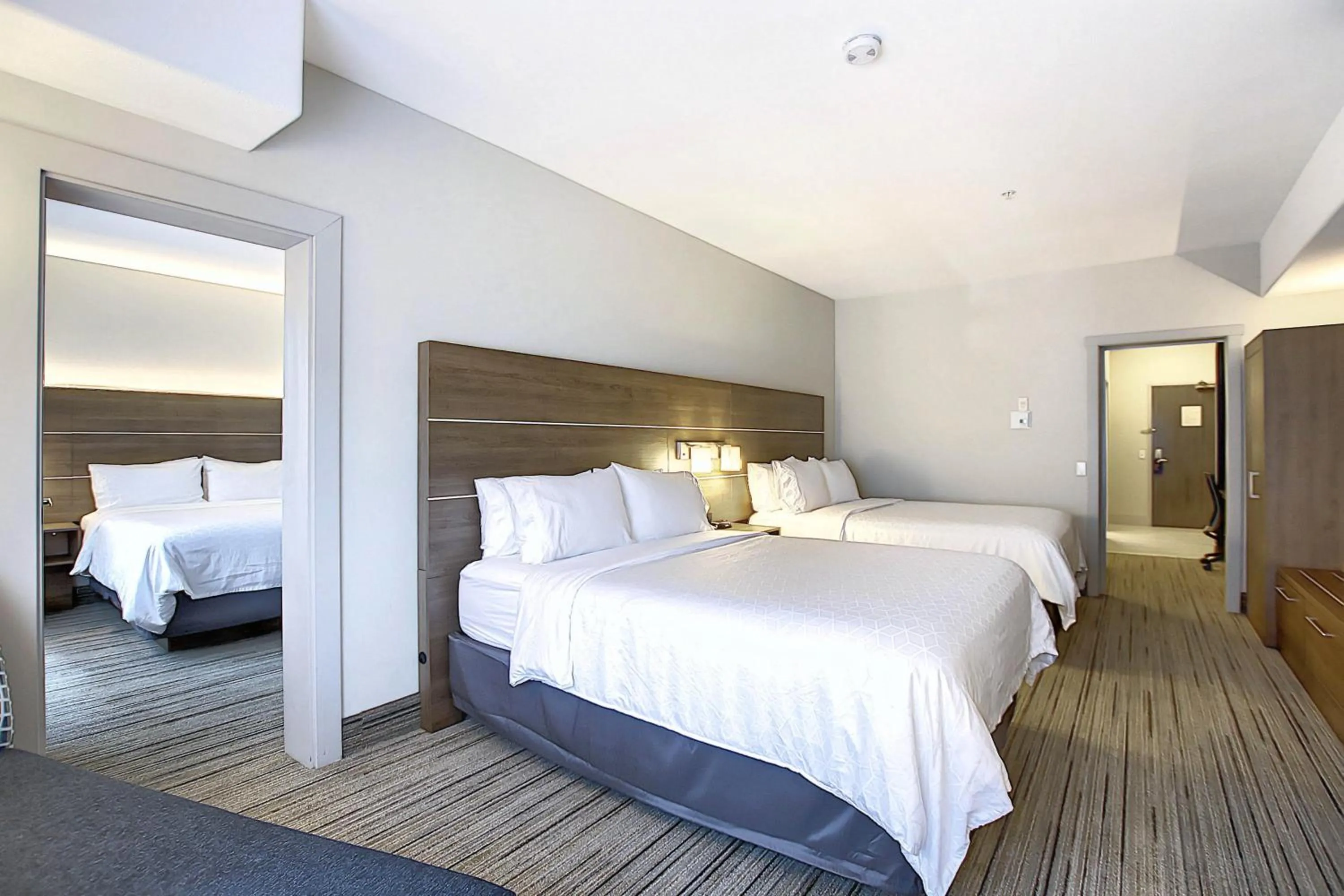 Photo of the whole room, Bed in Holiday Inn Express Airport Calgary by IHG