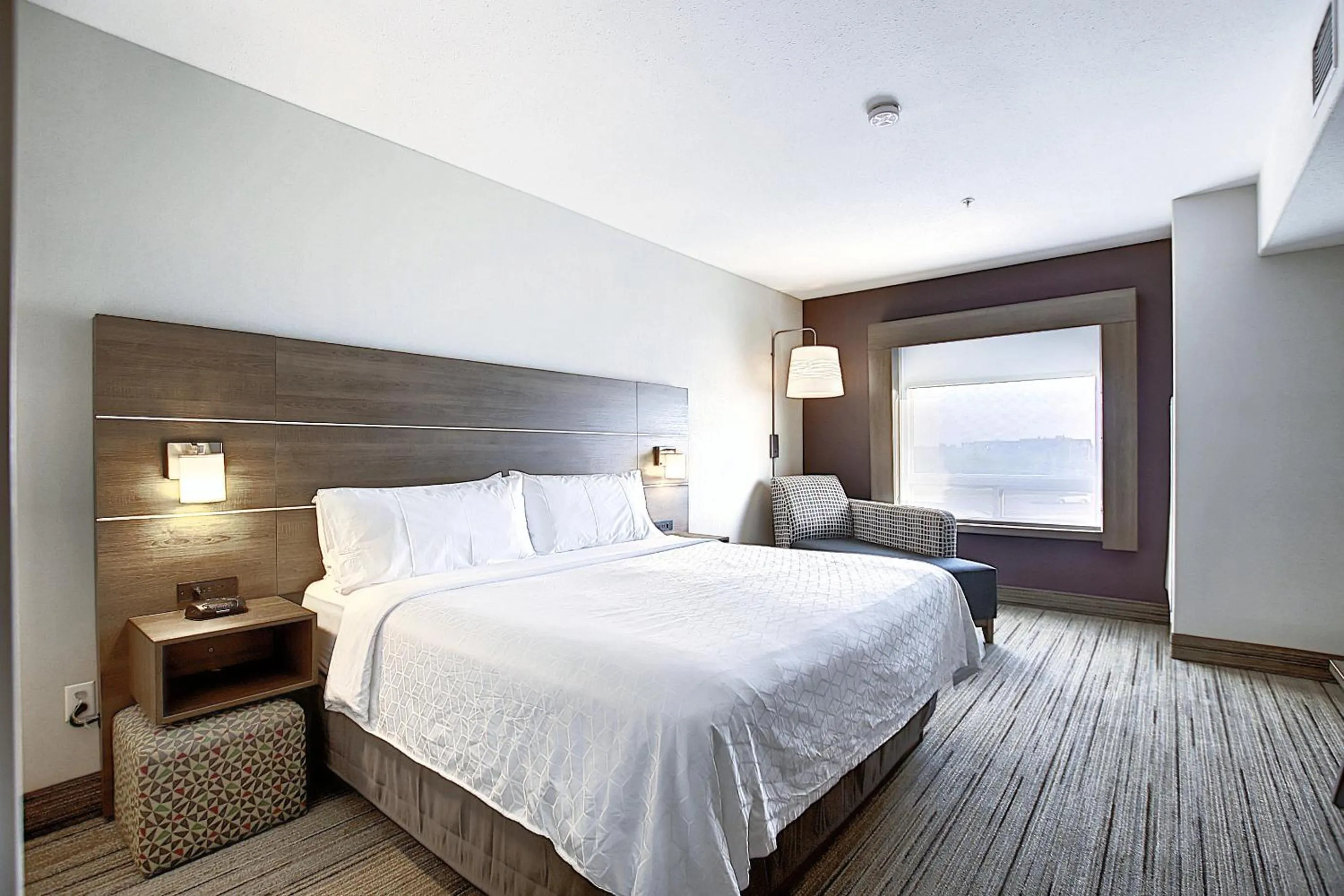 Bed in Holiday Inn Express Airport Calgary by IHG