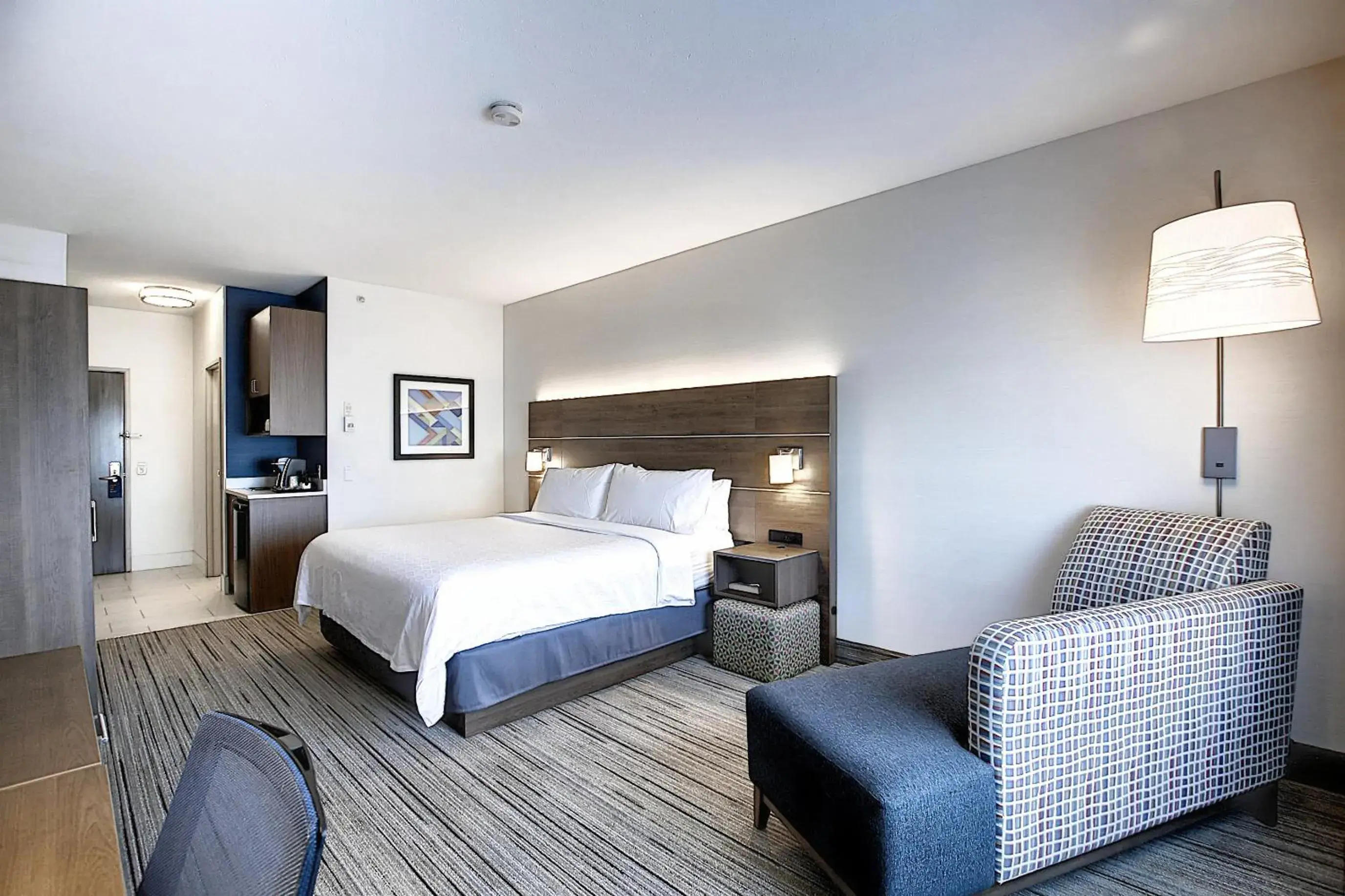 Photo of the whole room, Bed in Holiday Inn Express Airport Calgary by IHG Photo of the whole room, Bed in Holiday Inn Express Airport Calgary by IHG