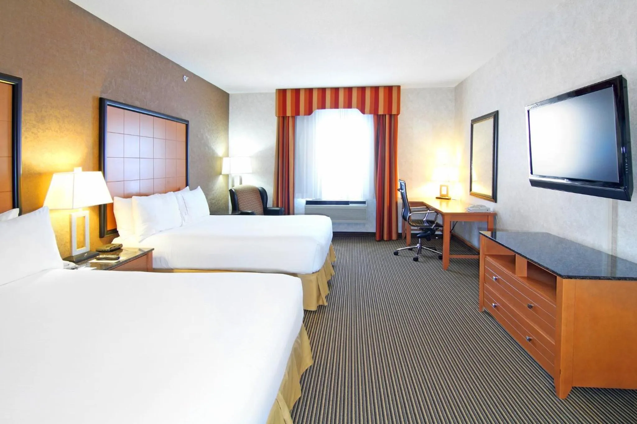 Photo of the whole room, Bed in Holiday Inn Express Calgary South by IHG
