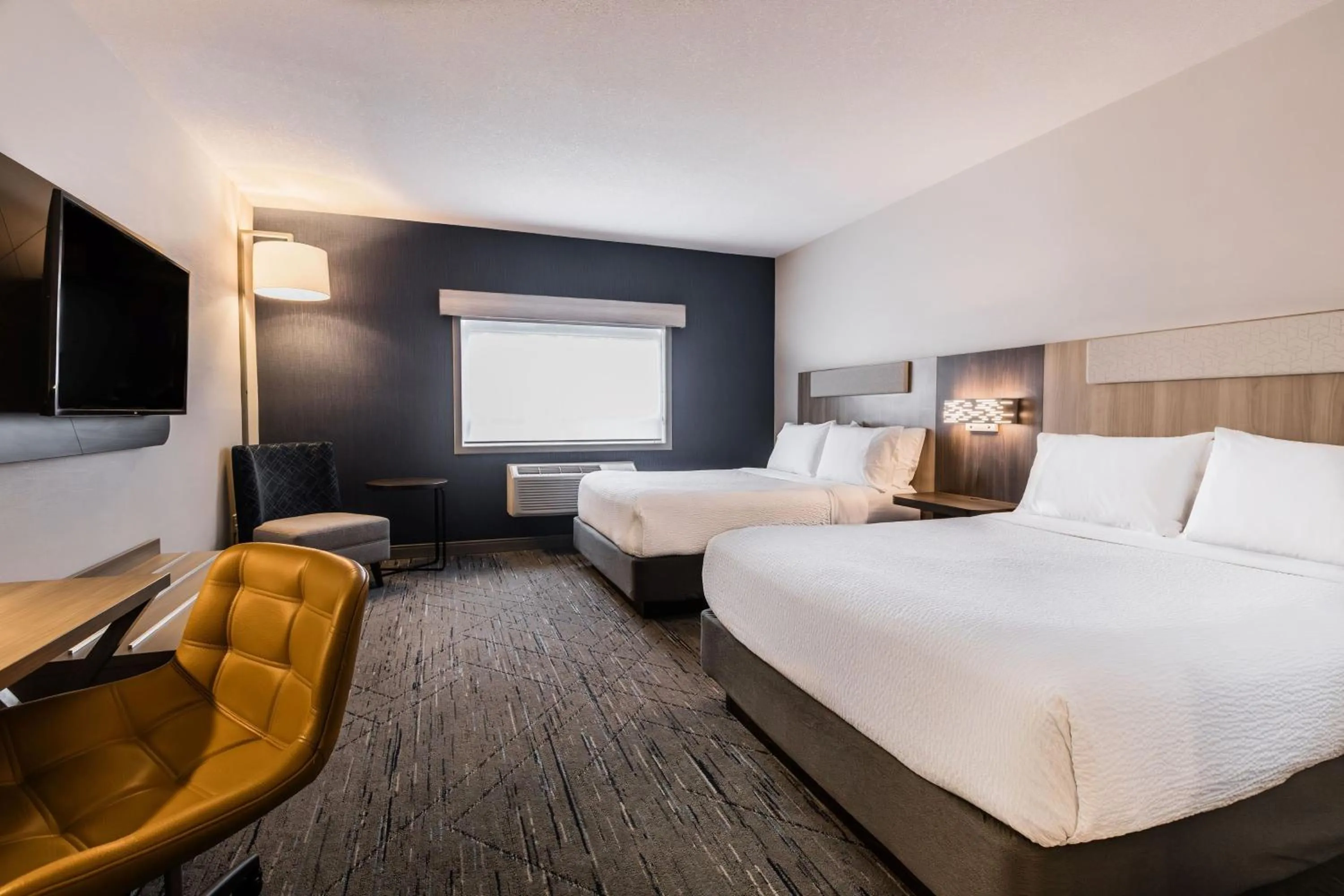 Photo of the whole room, Bed in Holiday Inn Express Calgary South by IHG