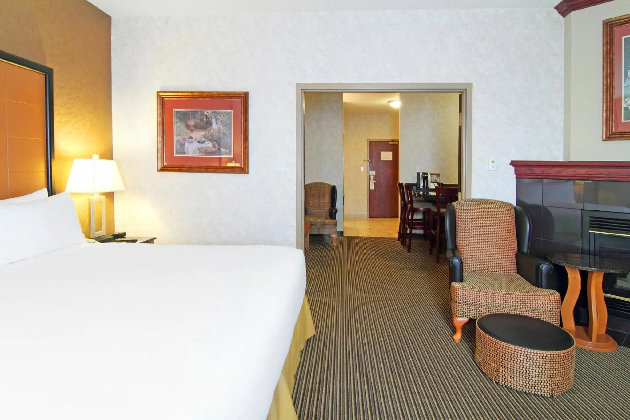 Photo of the whole room, Bed in Holiday Inn Express Calgary South by IHG