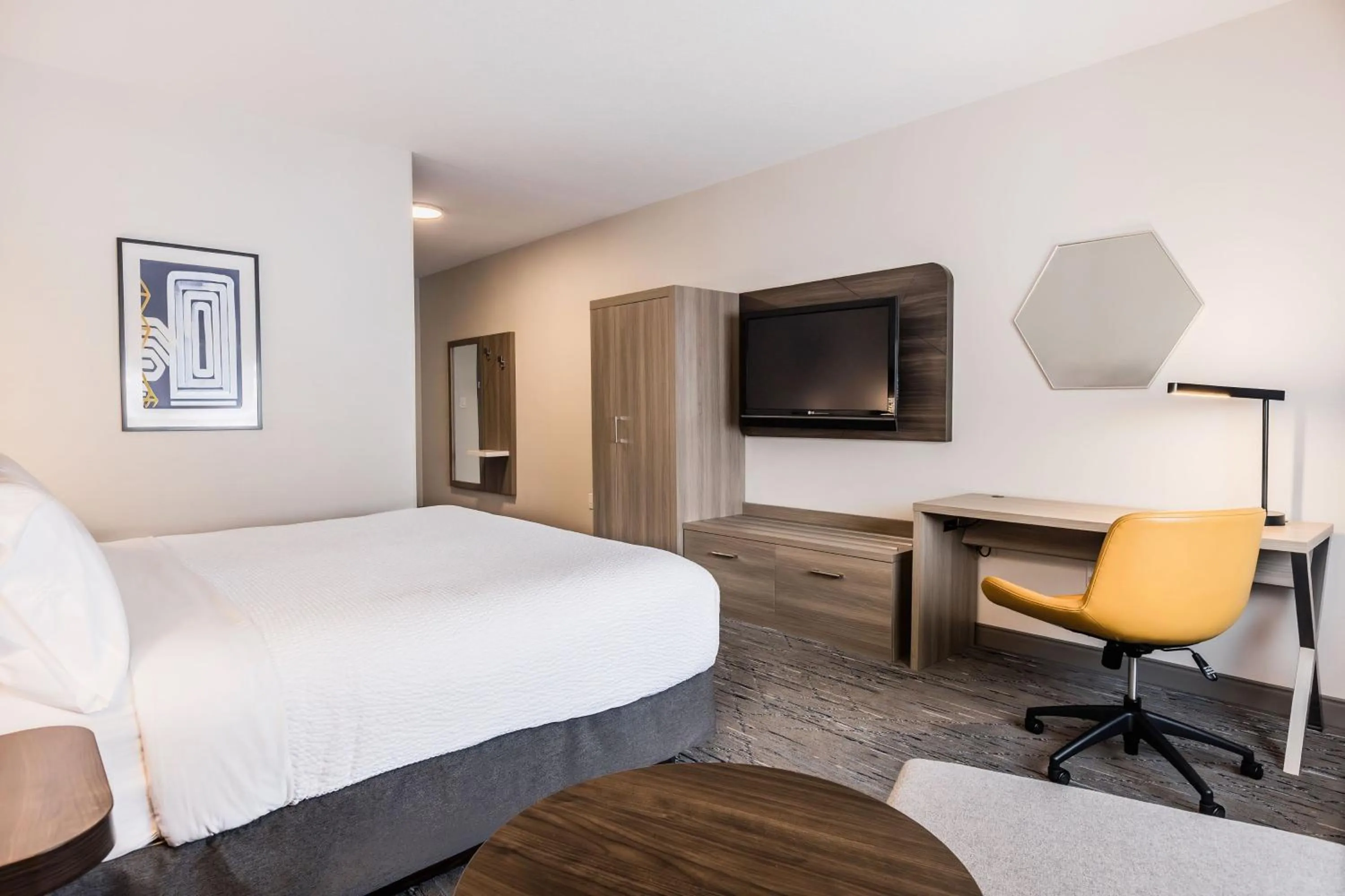 Photo of the whole room, Bed in Holiday Inn Express Calgary South by IHG