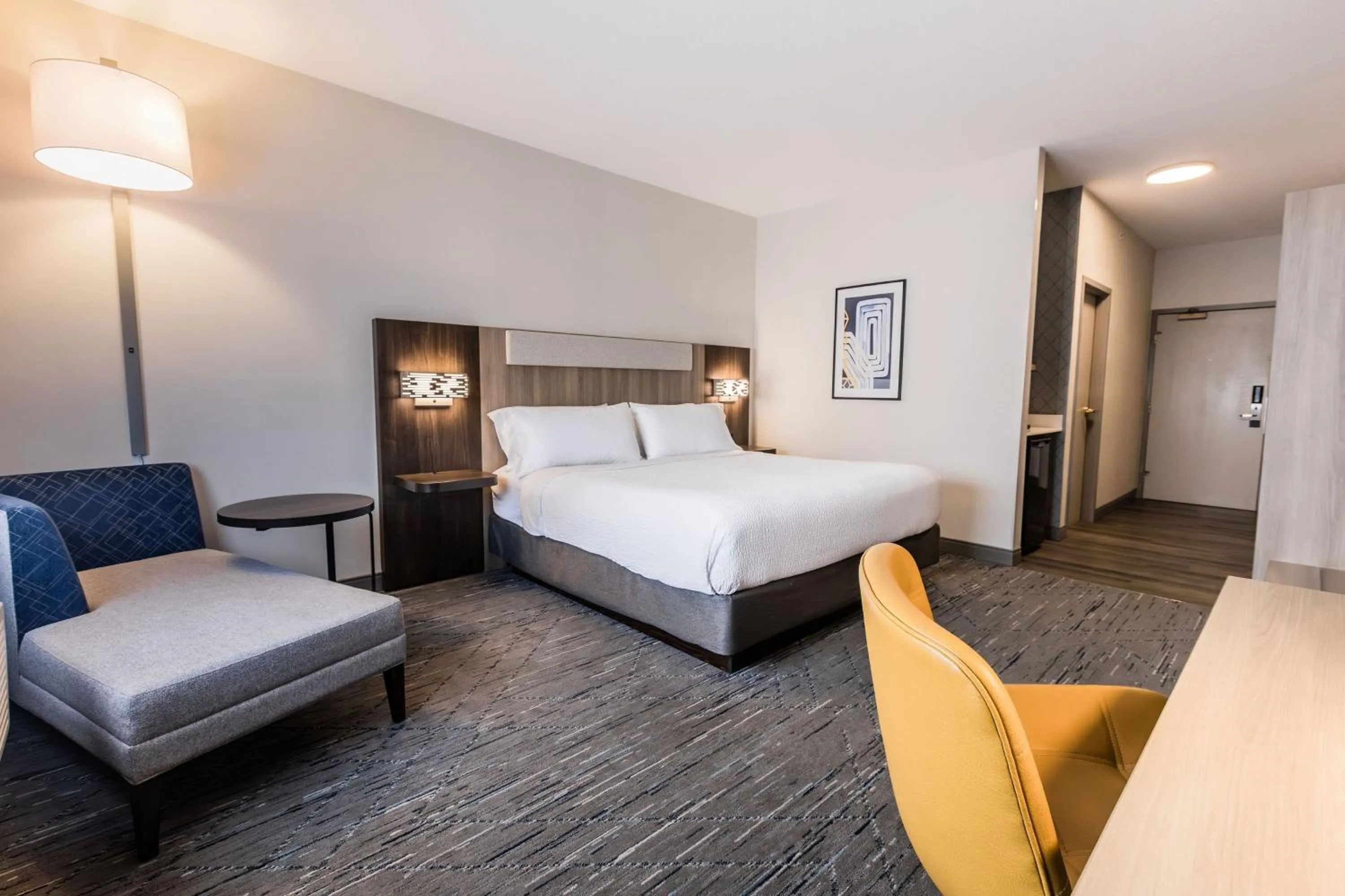 Photo of the whole room, Bed in Holiday Inn Express Calgary South by IHG