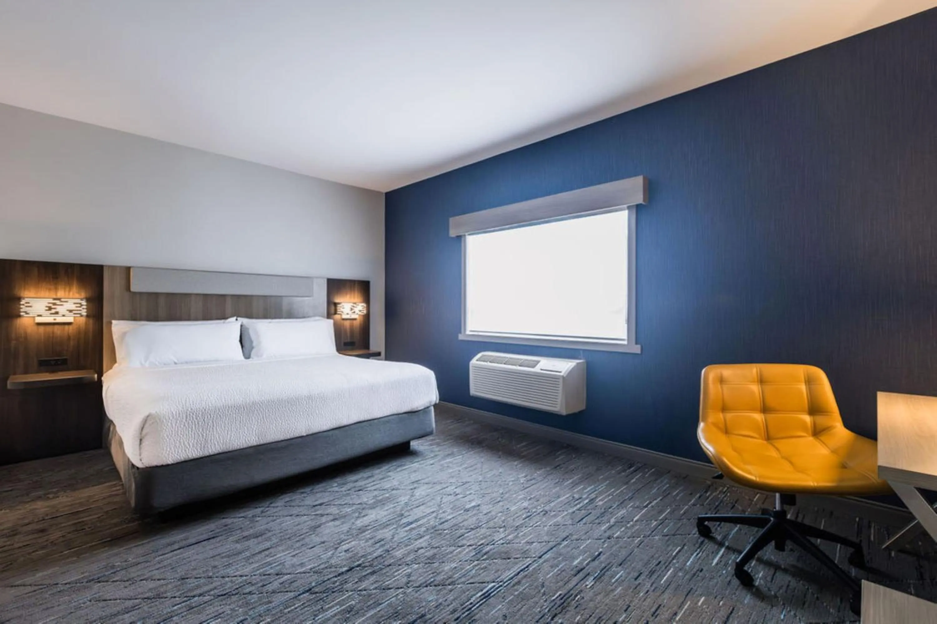 Photo of the whole room, Bed in Holiday Inn Express Calgary South by IHG