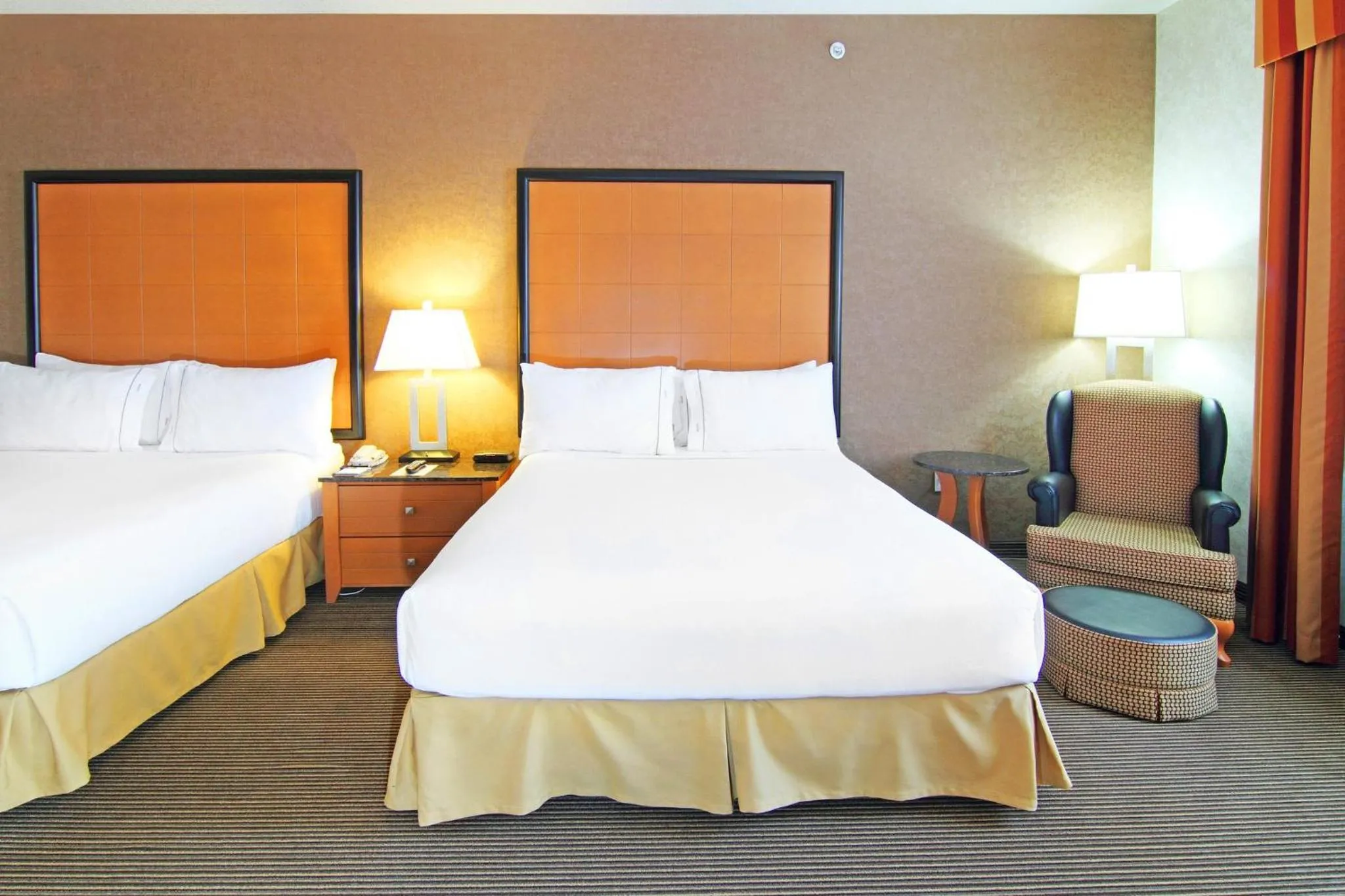 Photo of the whole room, Bed in Holiday Inn Express Calgary South by IHG