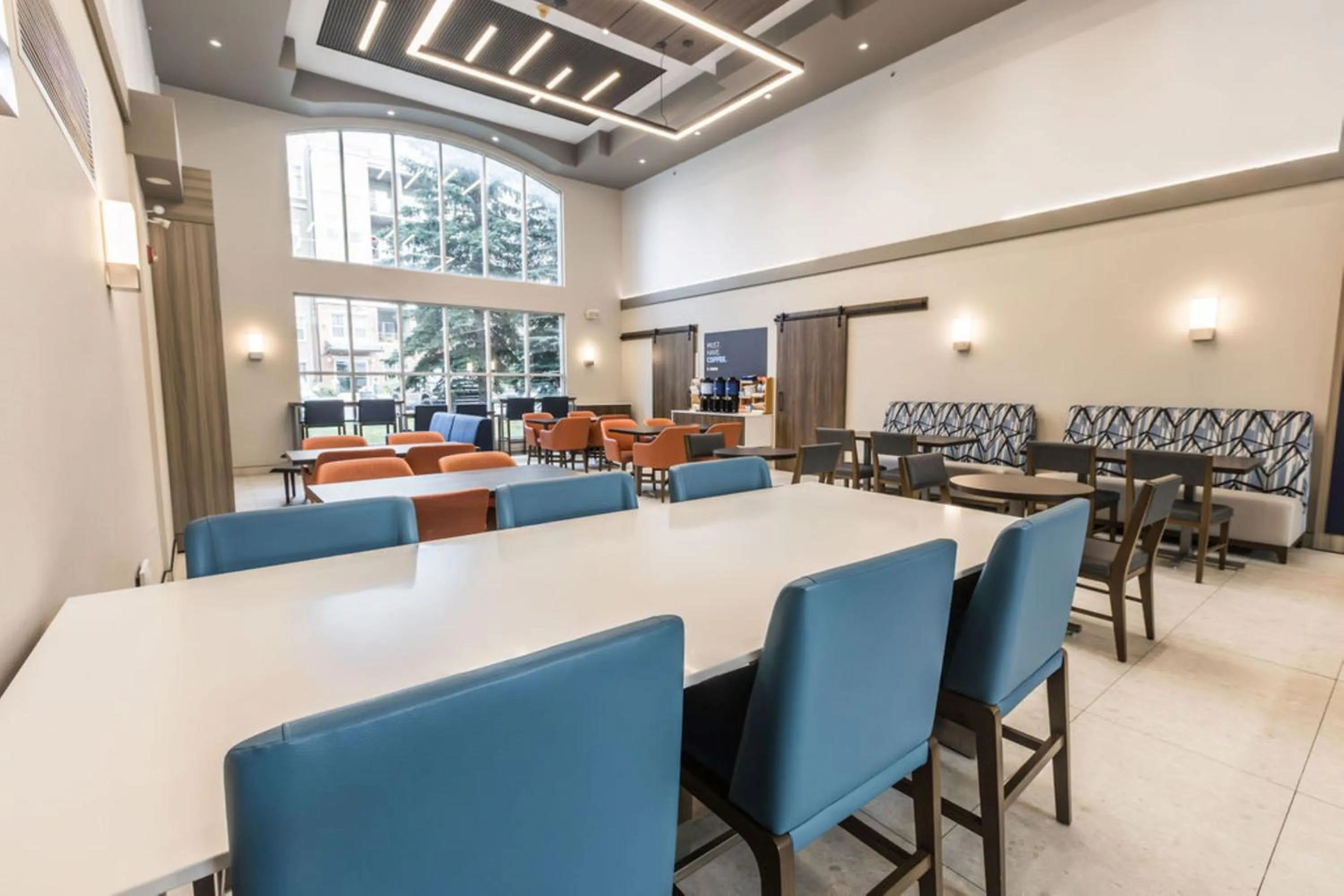 Holiday Inn Express Calgary South by IHG