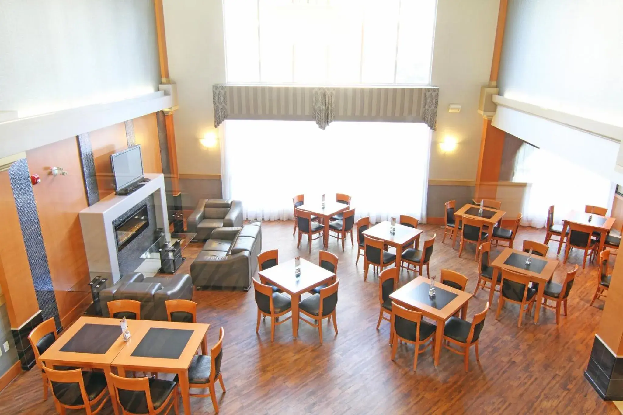 Breakfast in Holiday Inn Express Calgary South by IHG Breakfast in Holiday Inn Express Calgary South by IHG