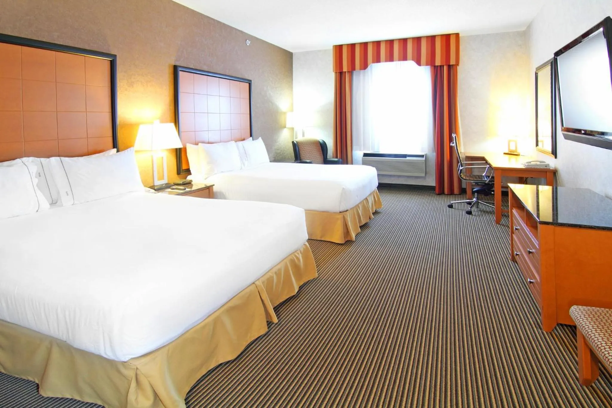 Photo of the whole room, Bed in Holiday Inn Express Calgary South by IHG