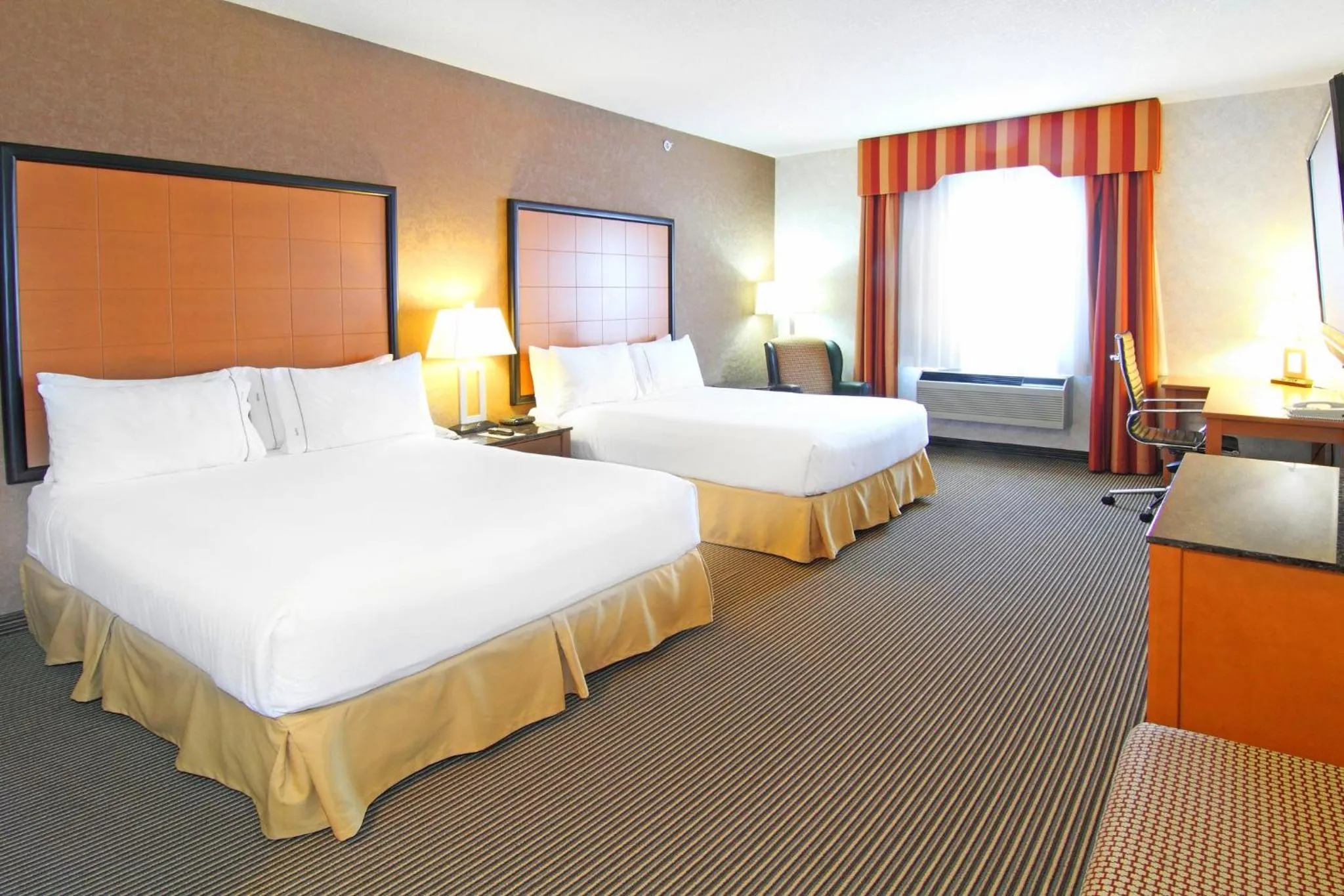 Photo of the whole room, Bed in Holiday Inn Express Calgary South by IHG