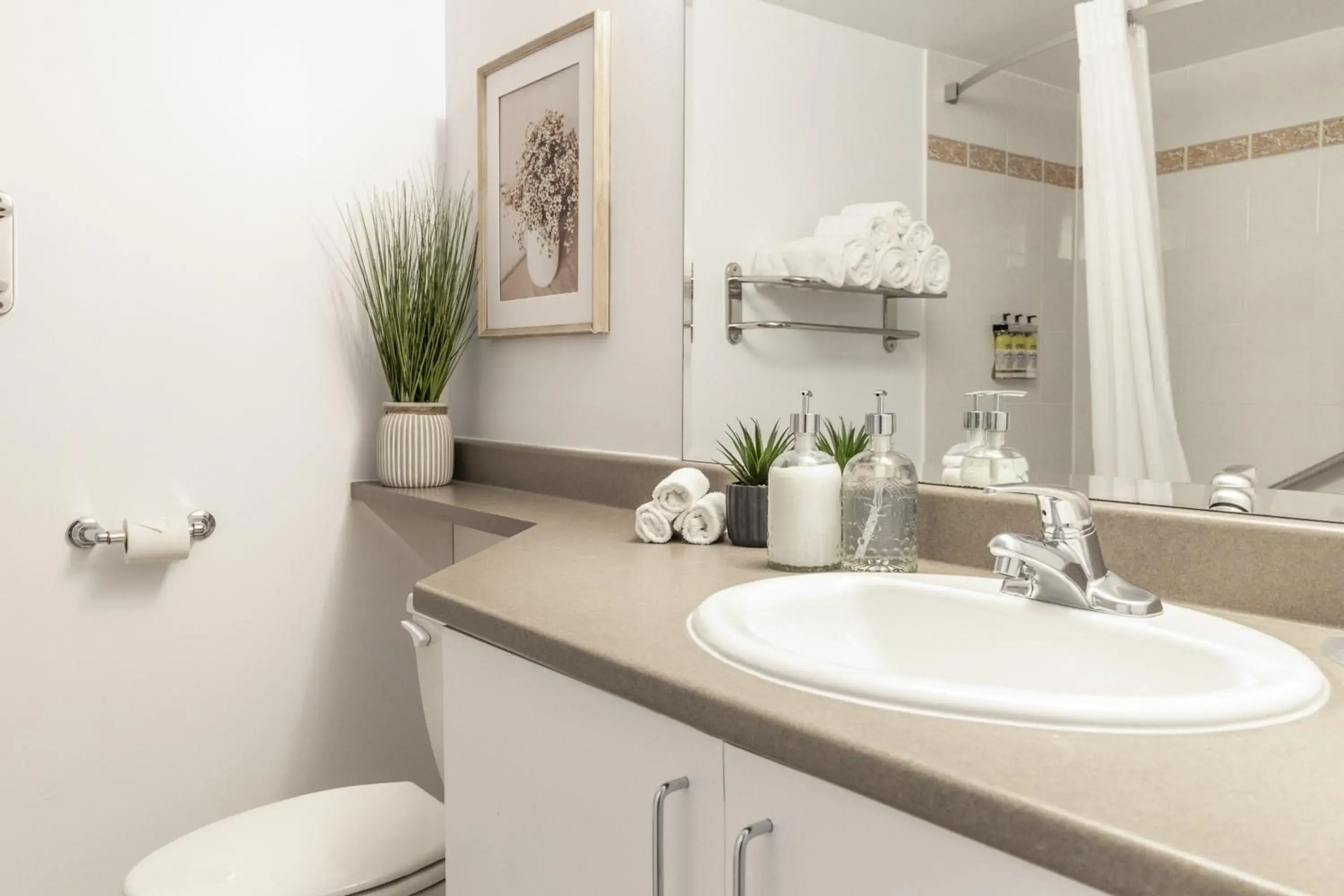 Bathroom in Hôtel Saint-Laurent Montréal Bathroom in Hôtel Saint-Laurent Montréal