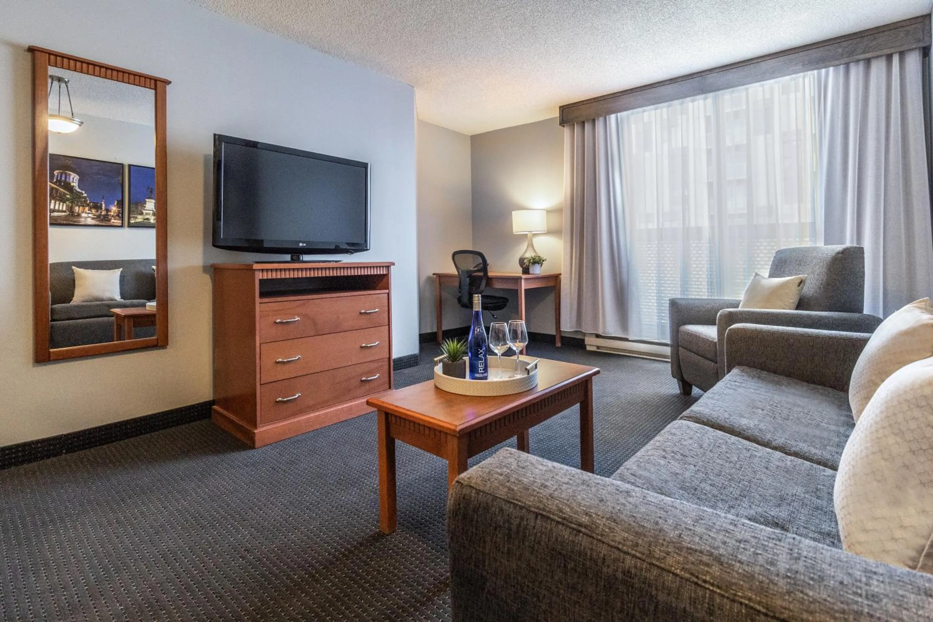 TV and multimedia in Hôtel Saint-Laurent Montréal