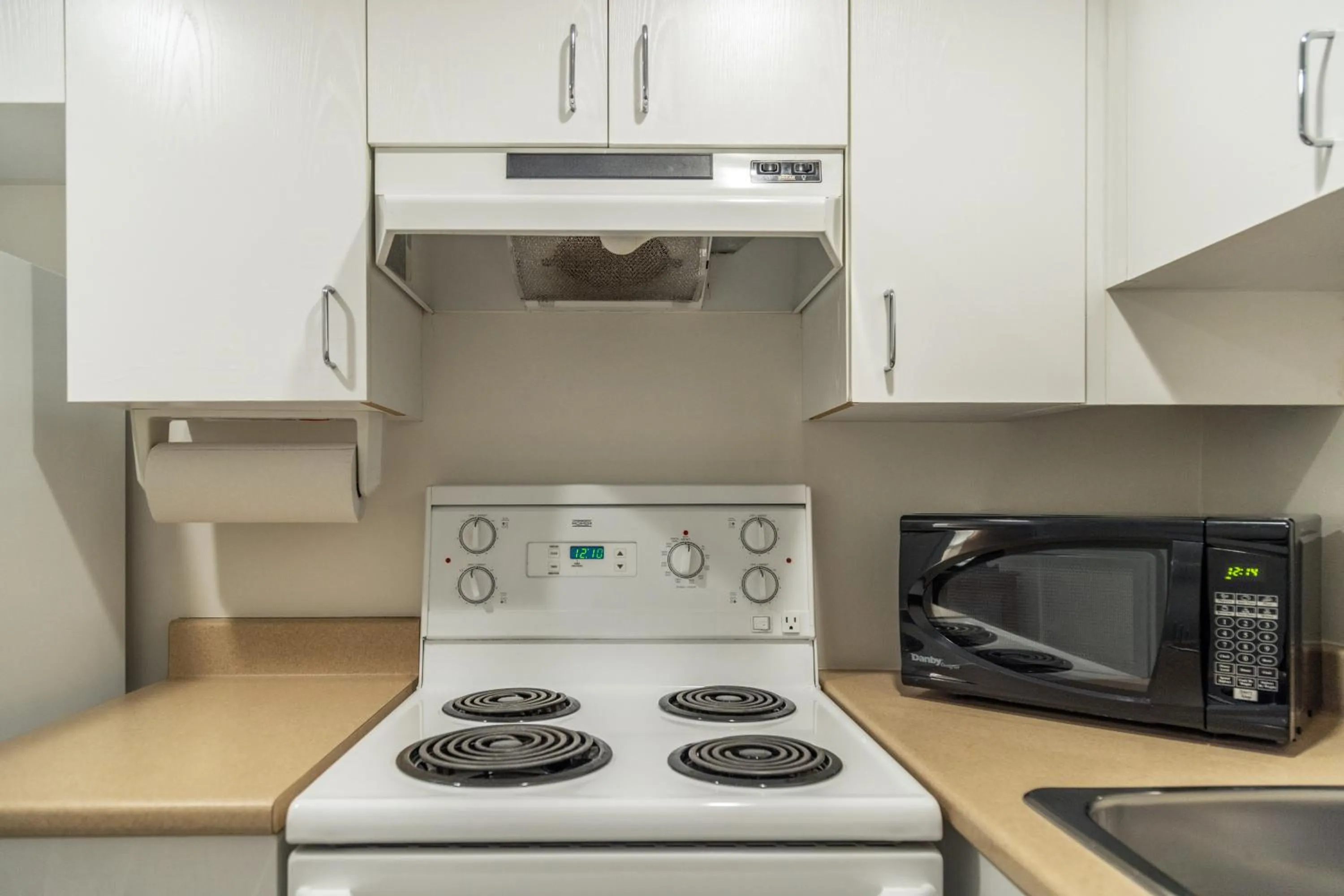 Kitchen or kitchenette in Hôtel Saint-Laurent Montréal