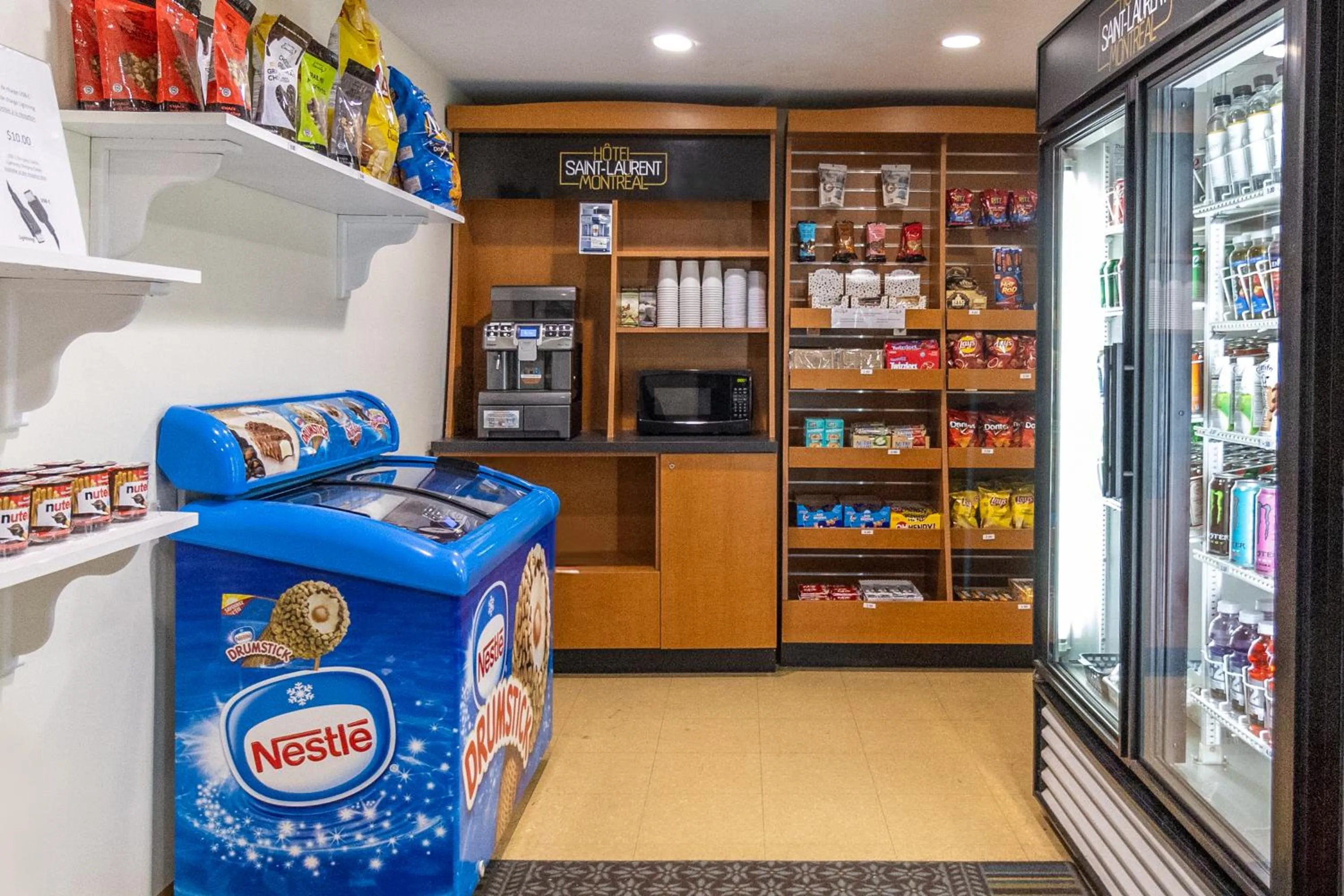 Food and drinks in Hôtel Saint-Laurent Montréal