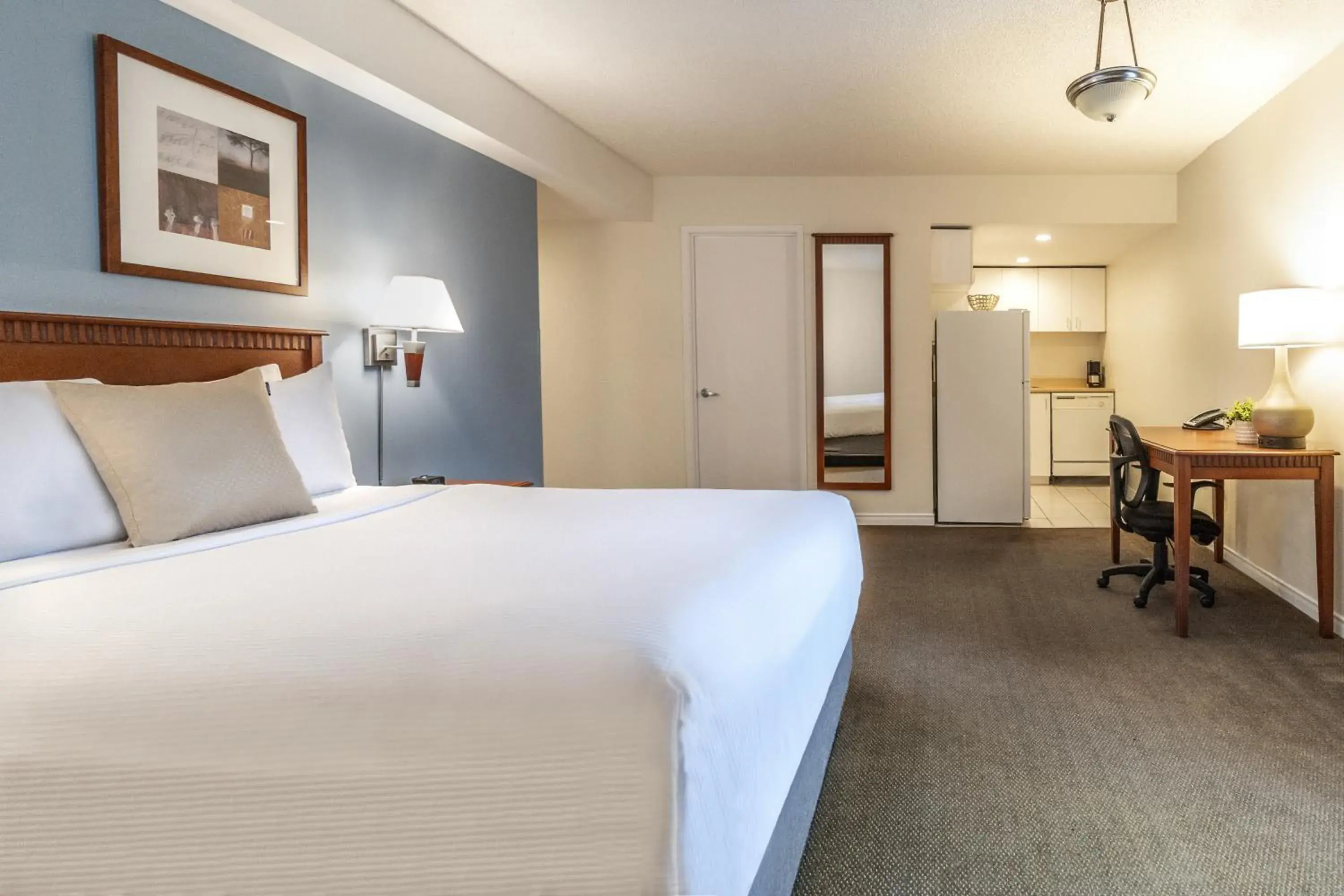 Bed in Hôtel Saint-Laurent Montréal Bed in Hôtel Saint-Laurent Montréal