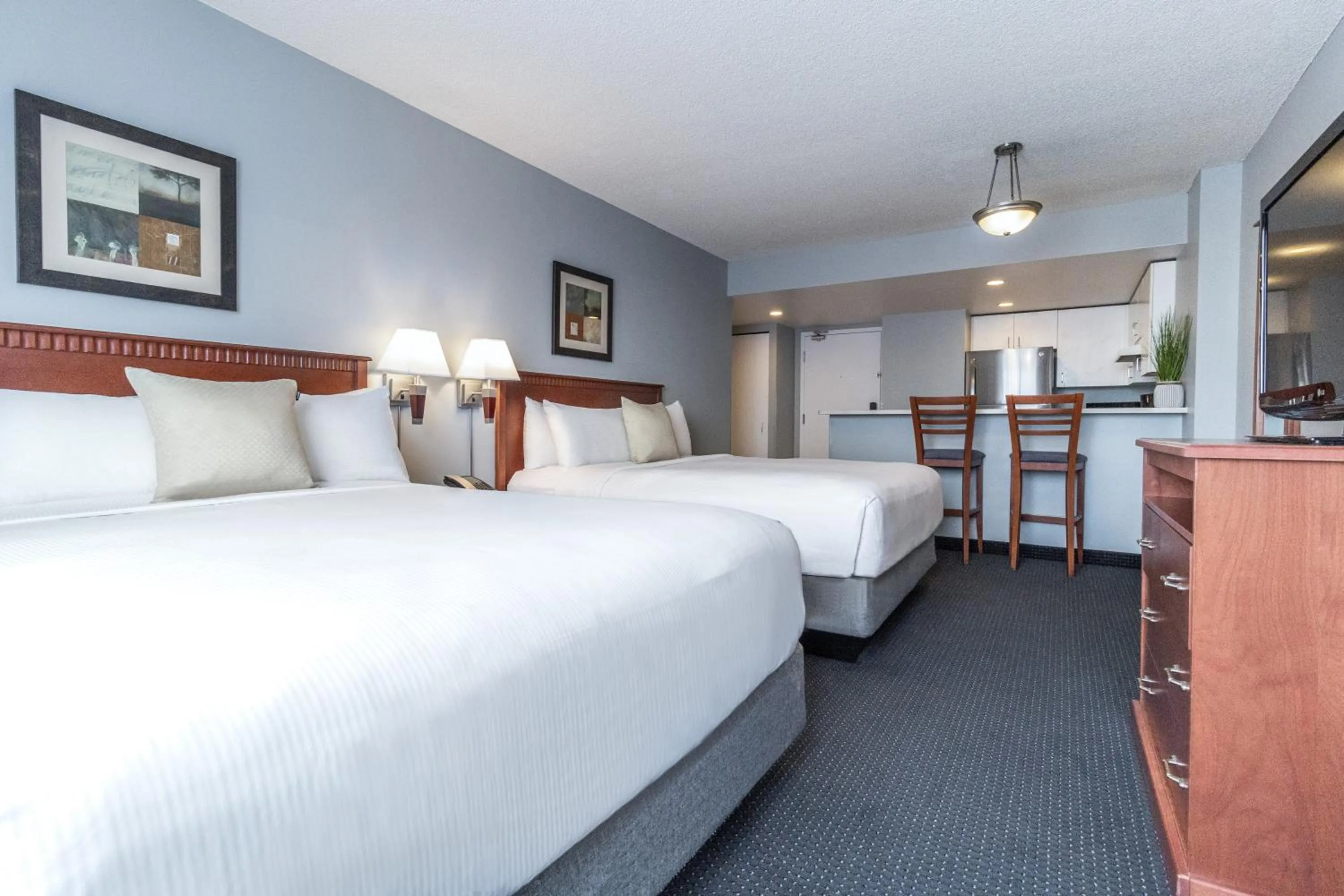 Bed in Hôtel Saint-Laurent Montréal