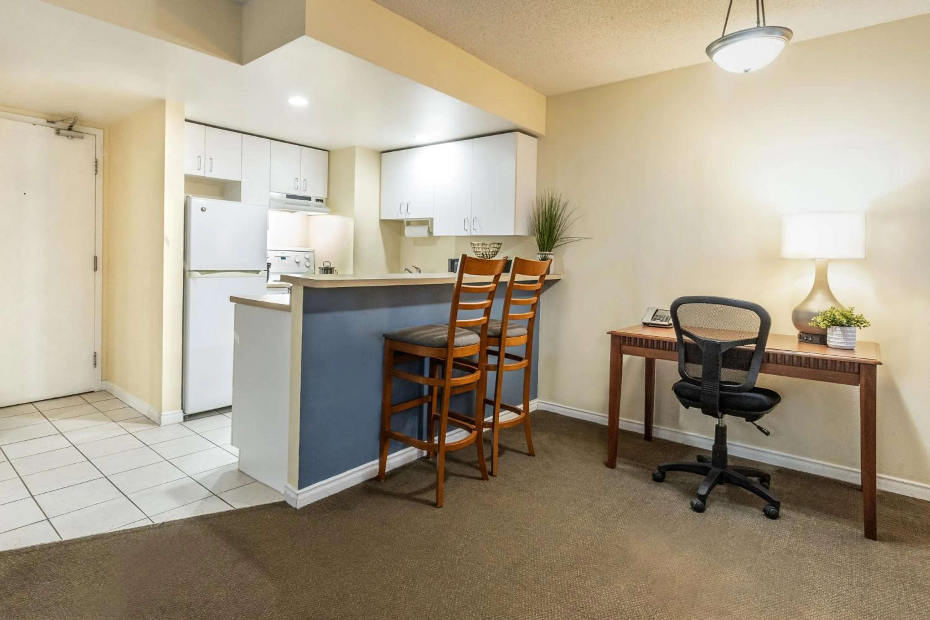Kitchen or kitchenette in Hôtel Saint-Laurent Montréal