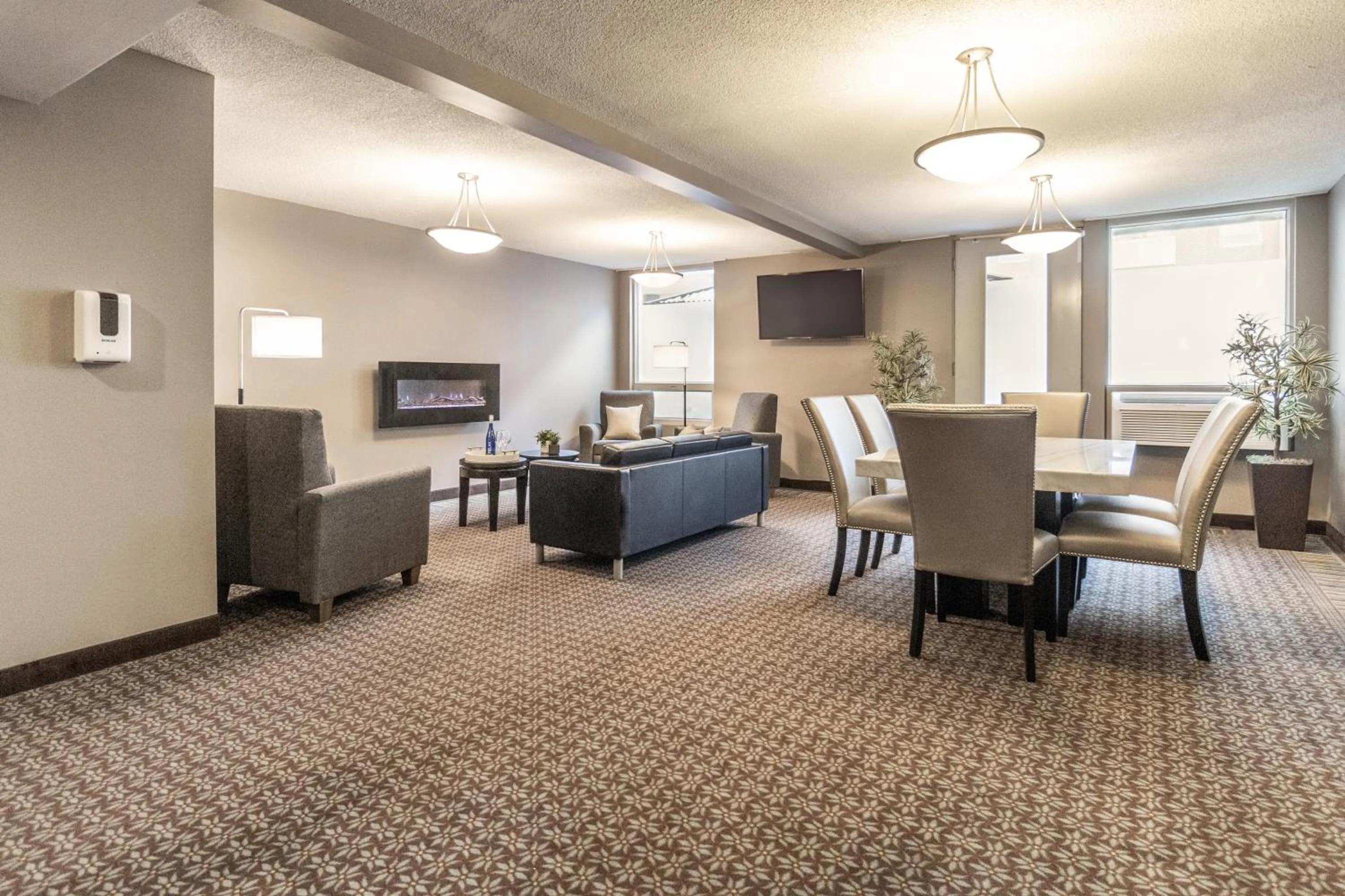 TV and multimedia in Hôtel Saint-Laurent Montréal