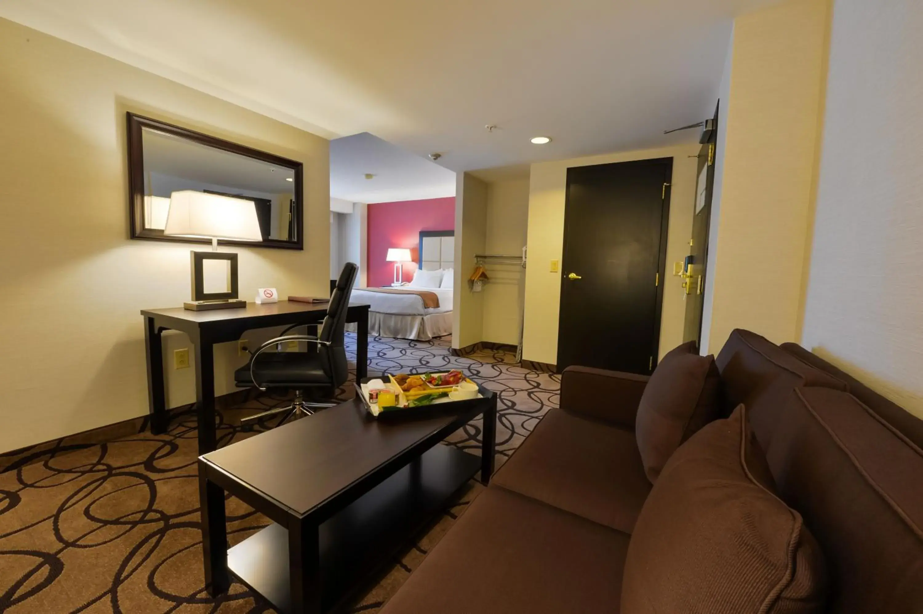 Double Room - Disability Access - Accessible Tub in Holiday Inn Montreal Centre Ville Downtown by IHG Double Room - Disability Access - Accessible Tub in Holiday Inn Montreal Centre Ville Downtown by IHG