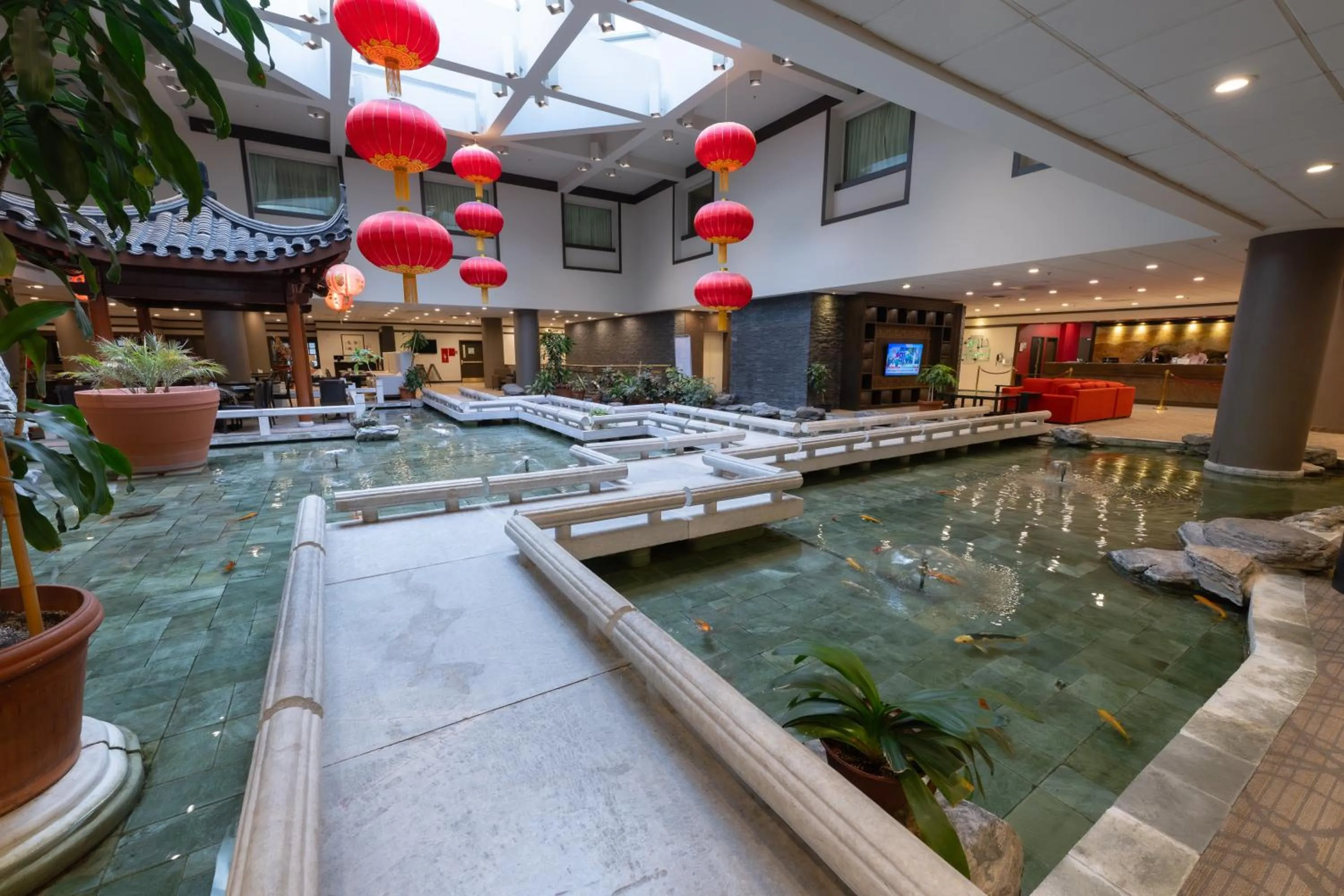 Lobby or reception in Holiday Inn Montreal Centre Ville Downtown by IHG