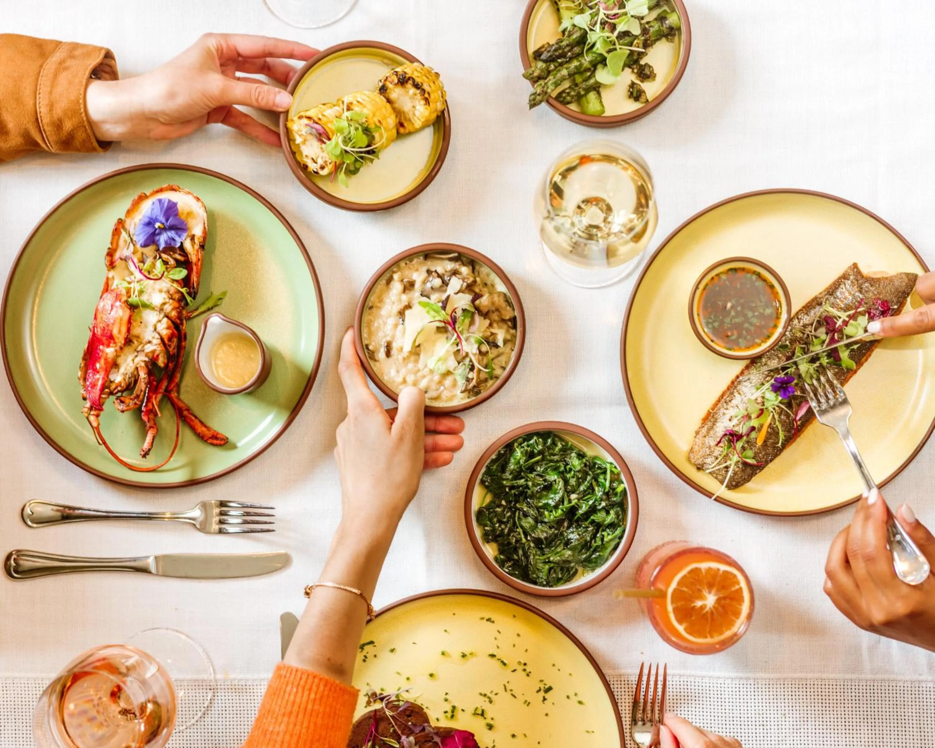 Restaurant/places to eat in InterContinental Montreal by IHG