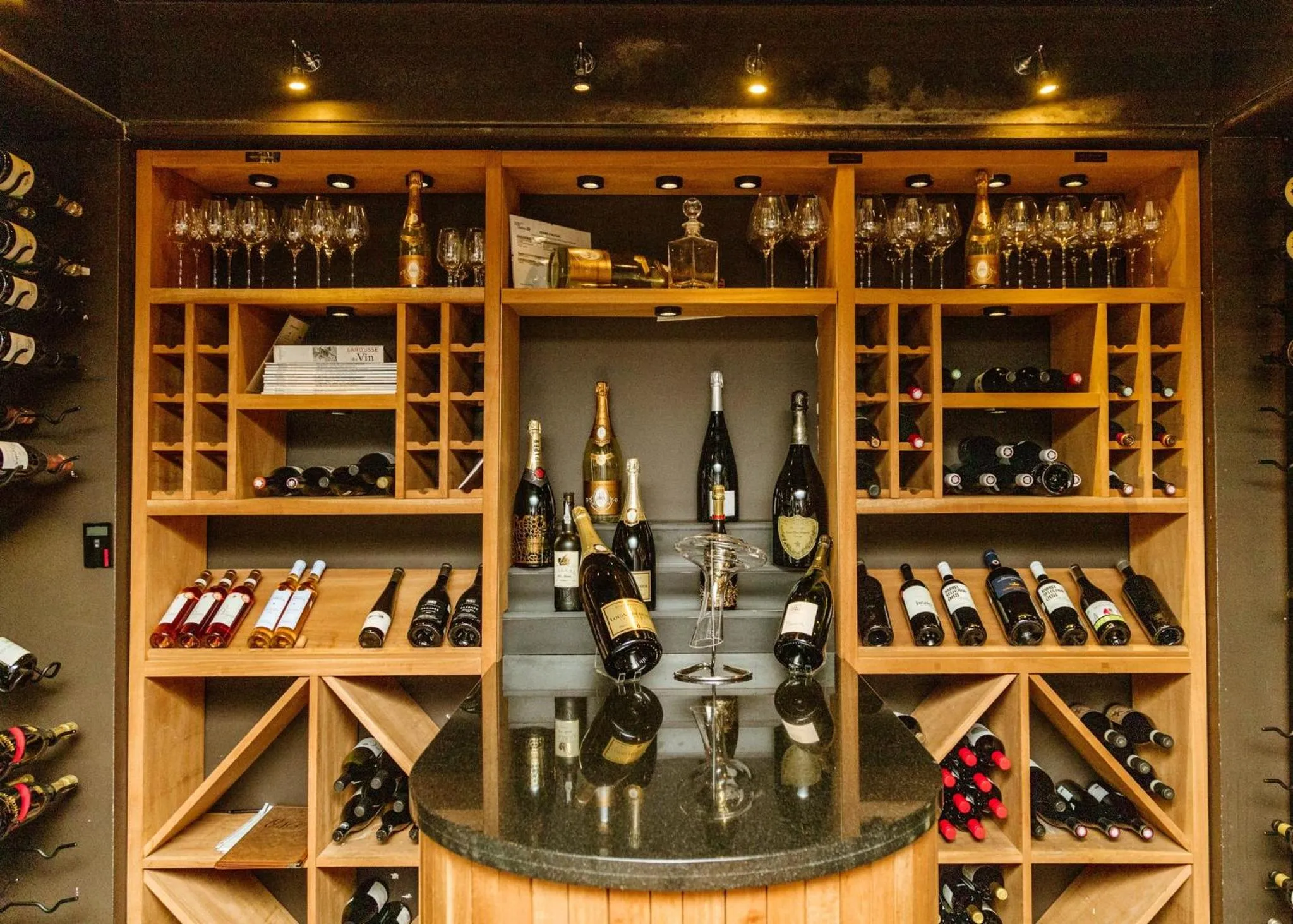 Restaurant/places to eat in InterContinental Montreal by IHG