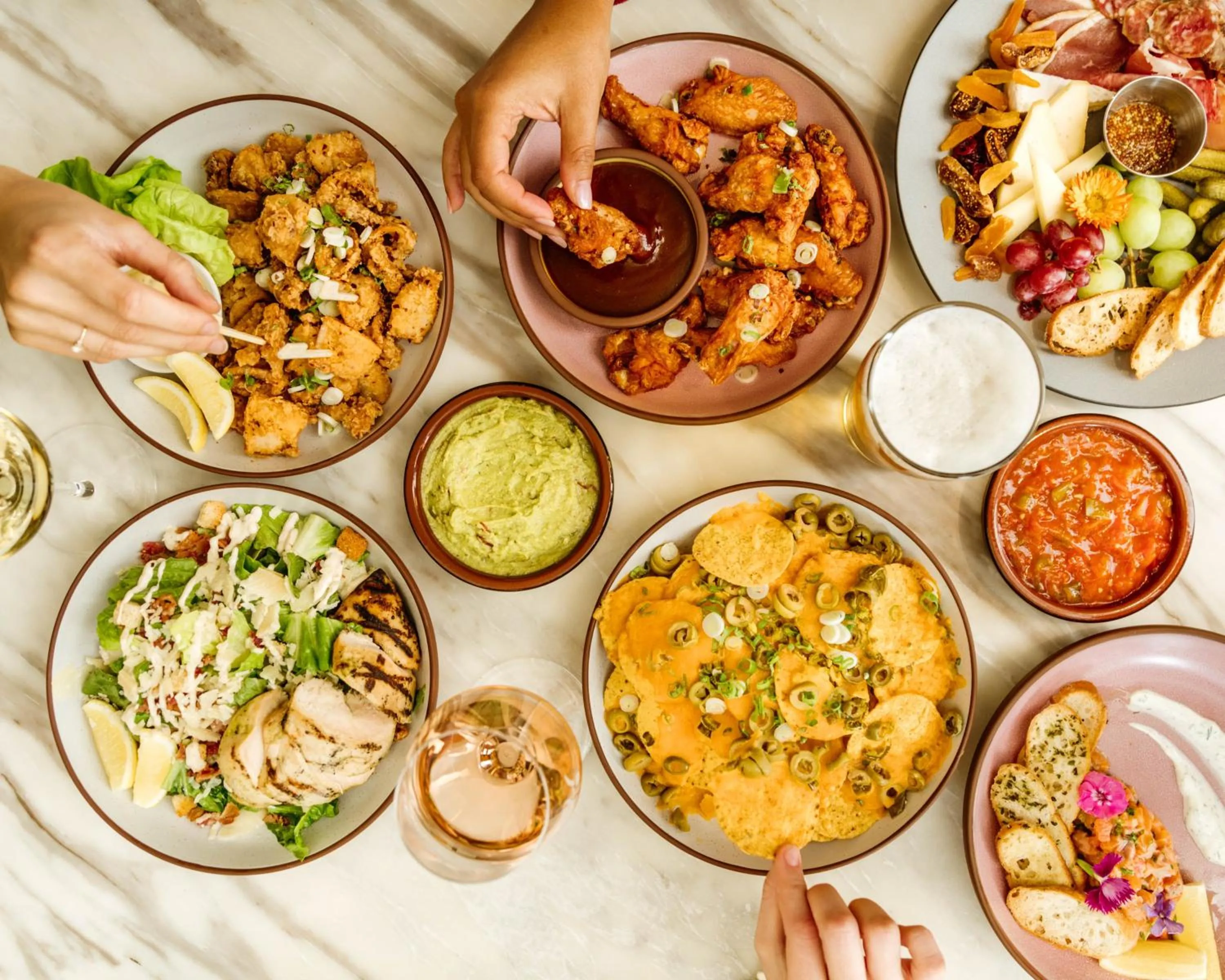 Lounge or bar in InterContinental Montreal by IHG