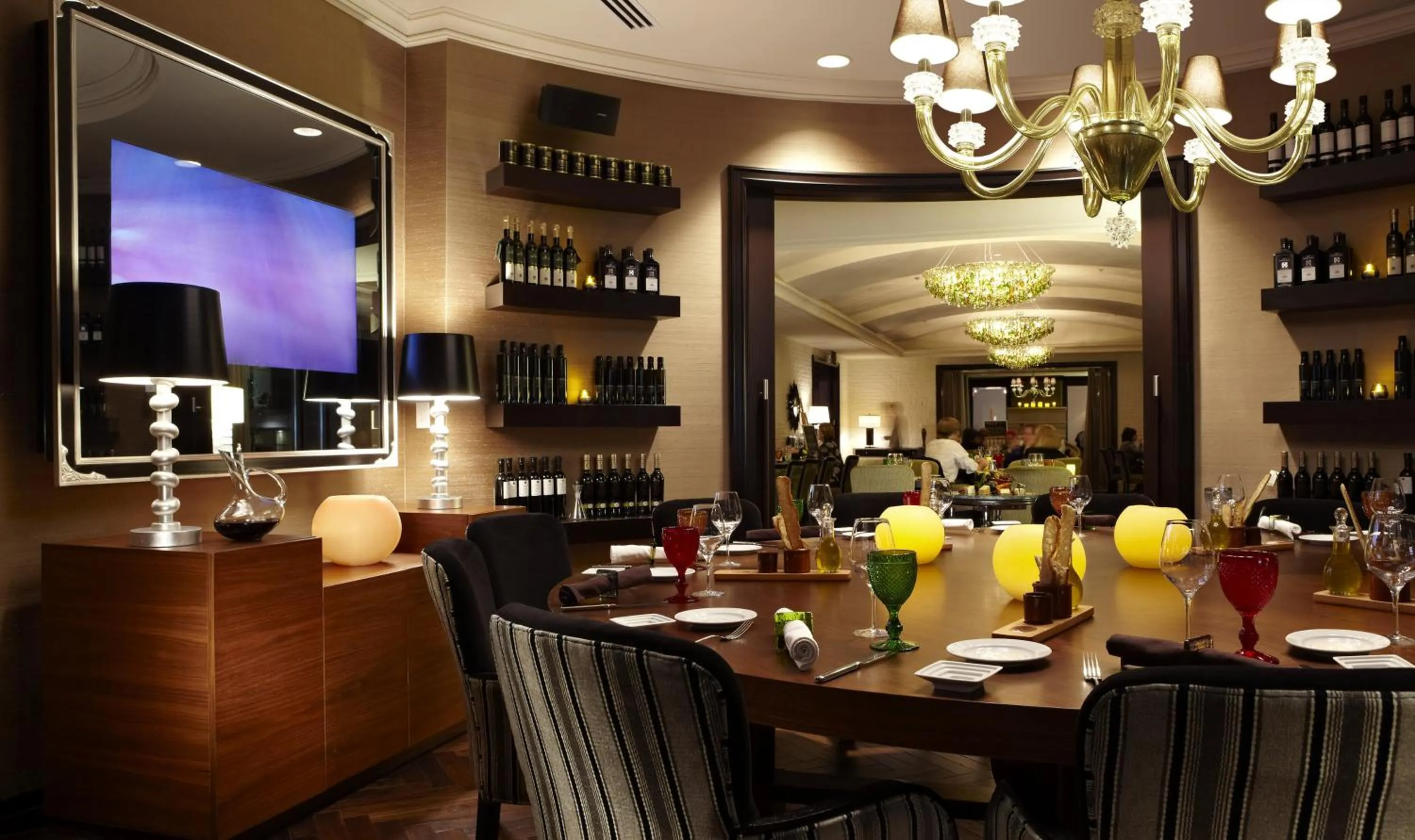 Restaurant/places to eat in InterContinental Montreal by IHG