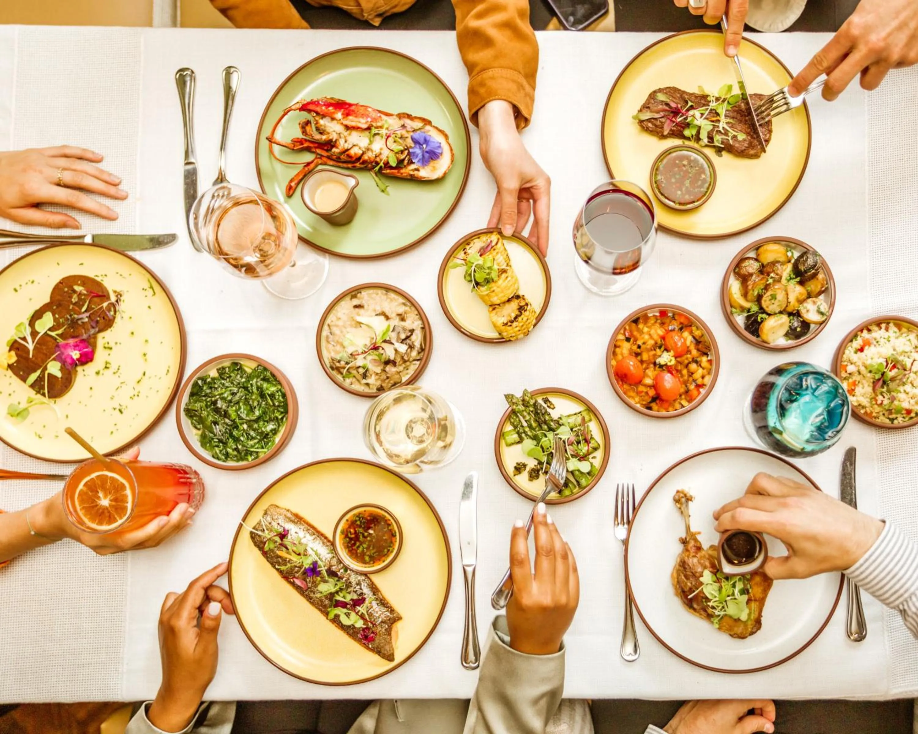 Restaurant/places to eat in InterContinental Montreal by IHG