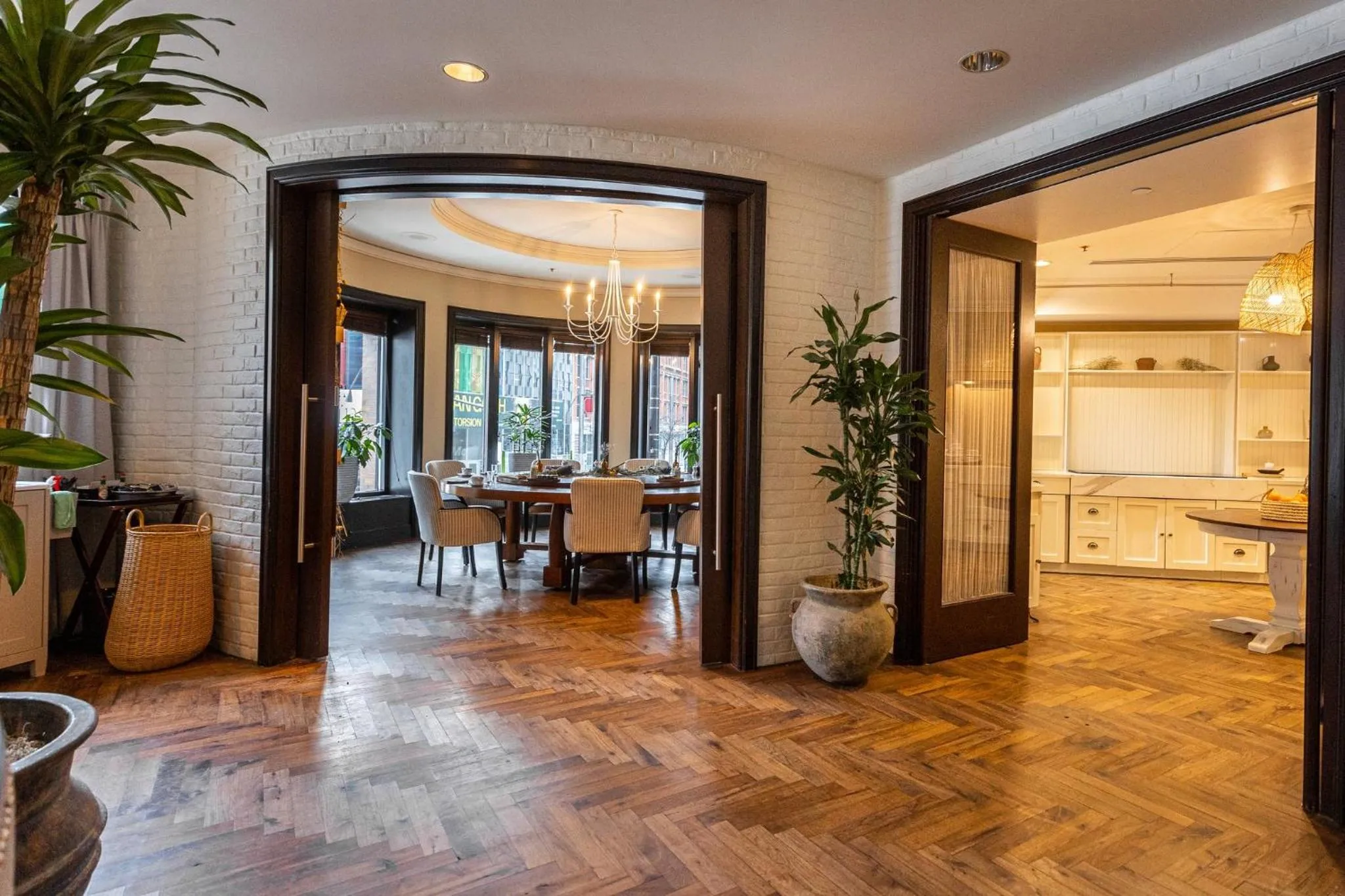 Restaurant/places to eat in InterContinental Montreal by IHG