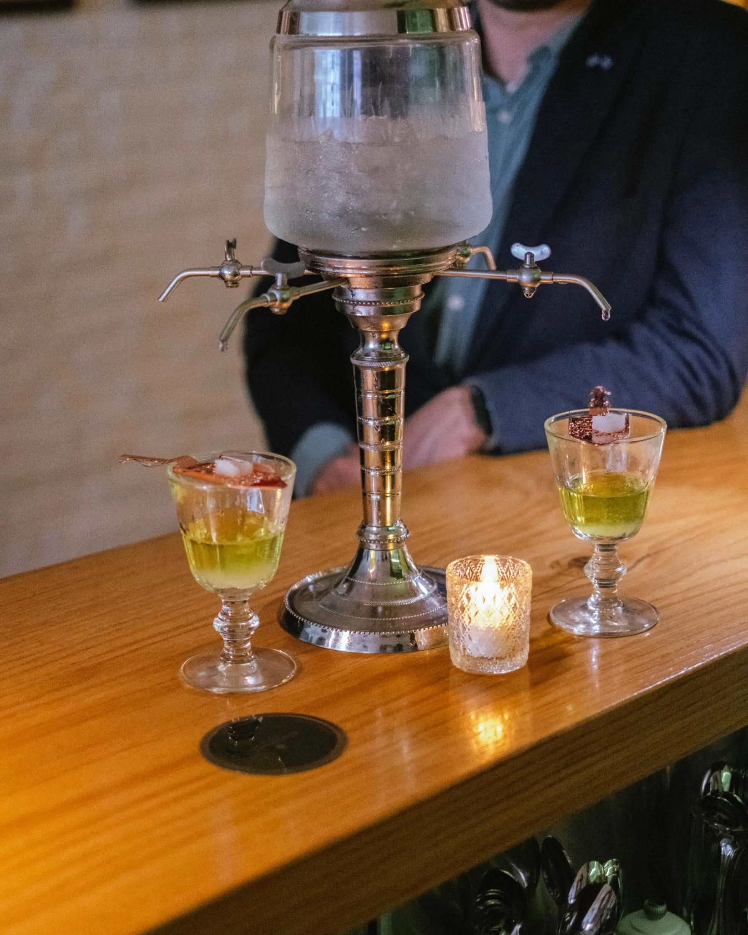 Lounge or bar in InterContinental Montreal by IHG