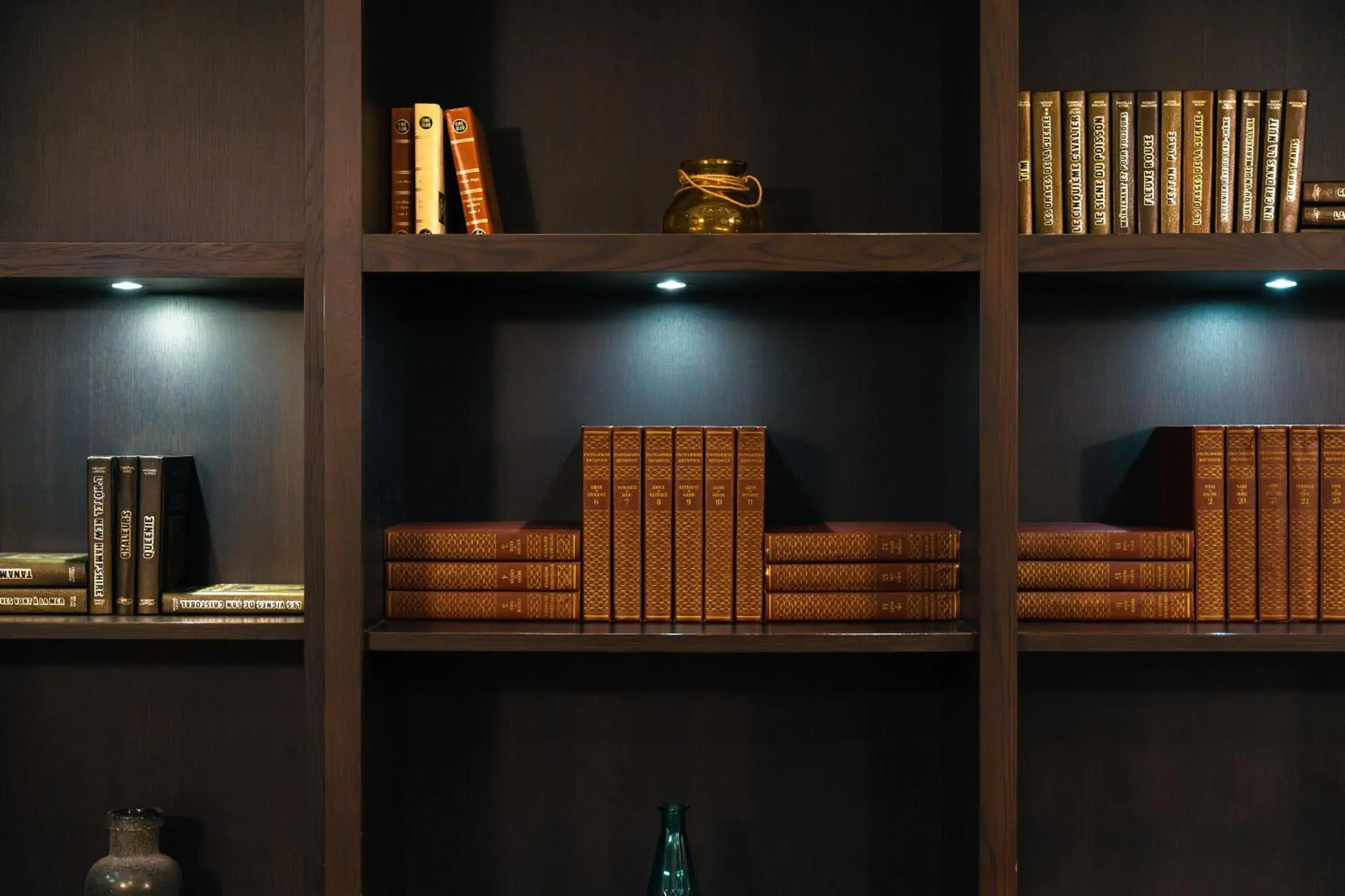 Property building in InterContinental Montreal by IHG Property building in InterContinental Montreal by IHG