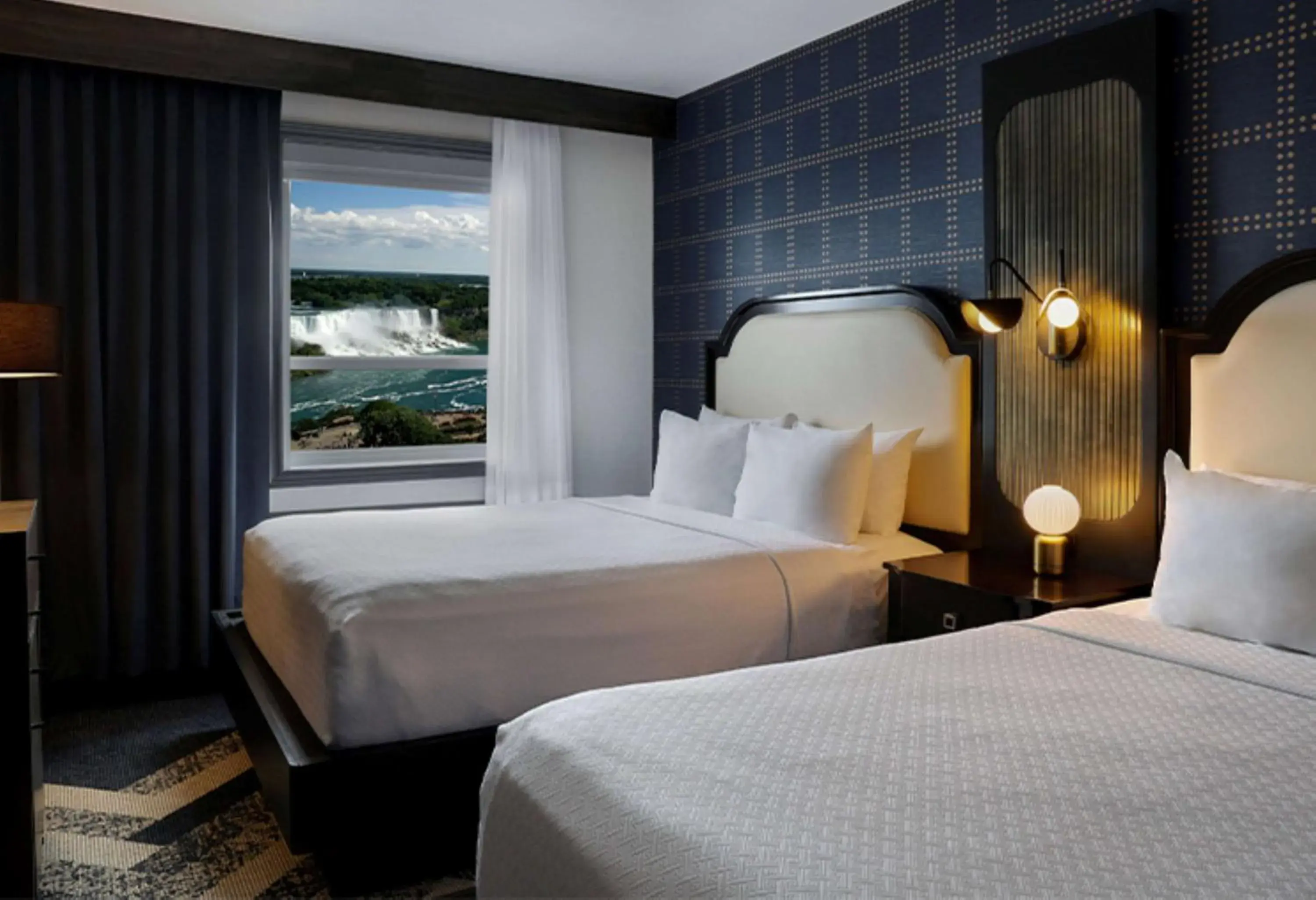 Bed in Crowne Plaza Hotel-Niagara Falls/Falls View, an IHG Hotel Bed in Crowne Plaza Hotel-Niagara Falls/Falls View, an IHG Hotel